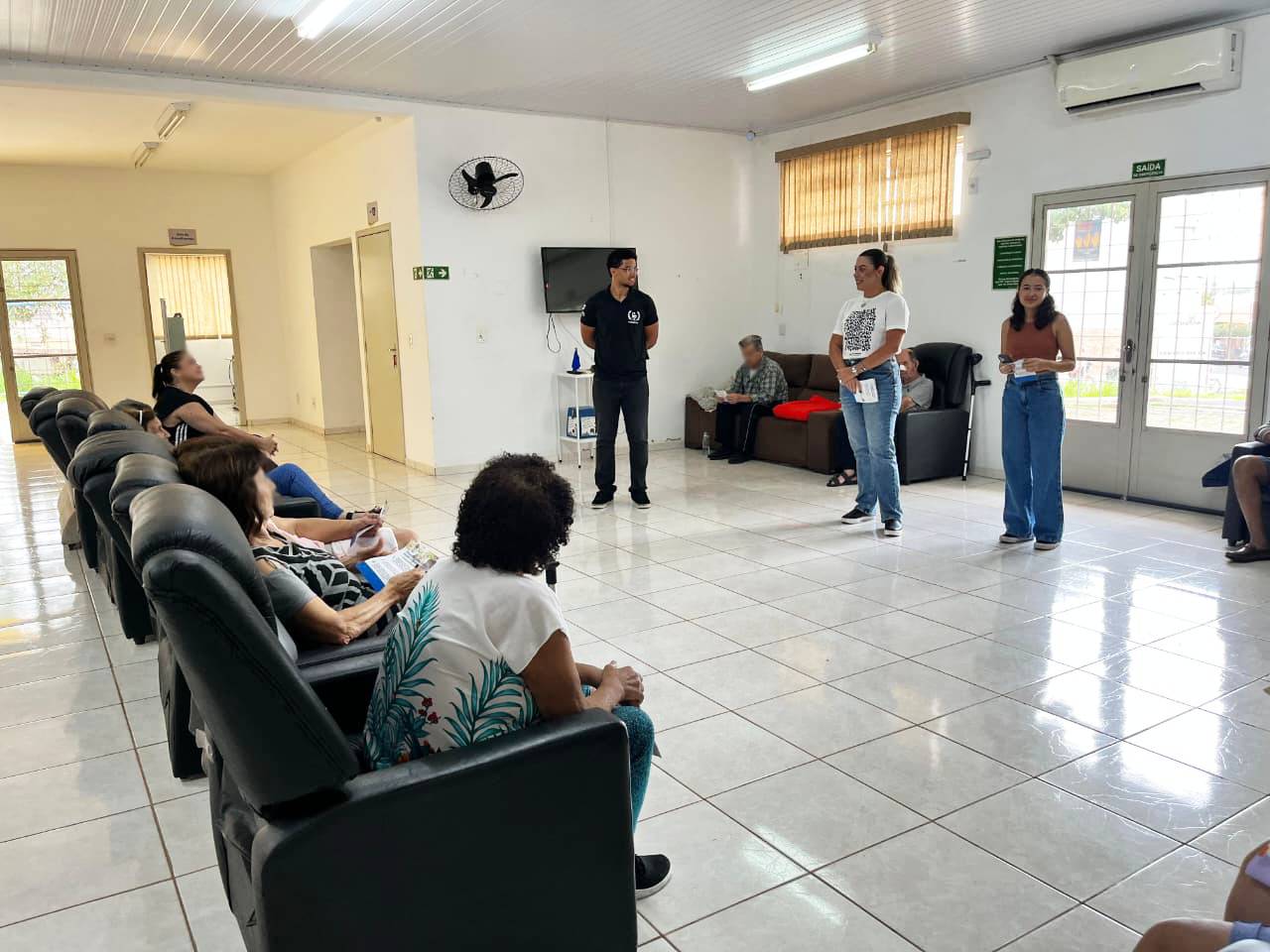 Farmácia da UNIFIPA promove ação de educação em saúde para pessoa idosa