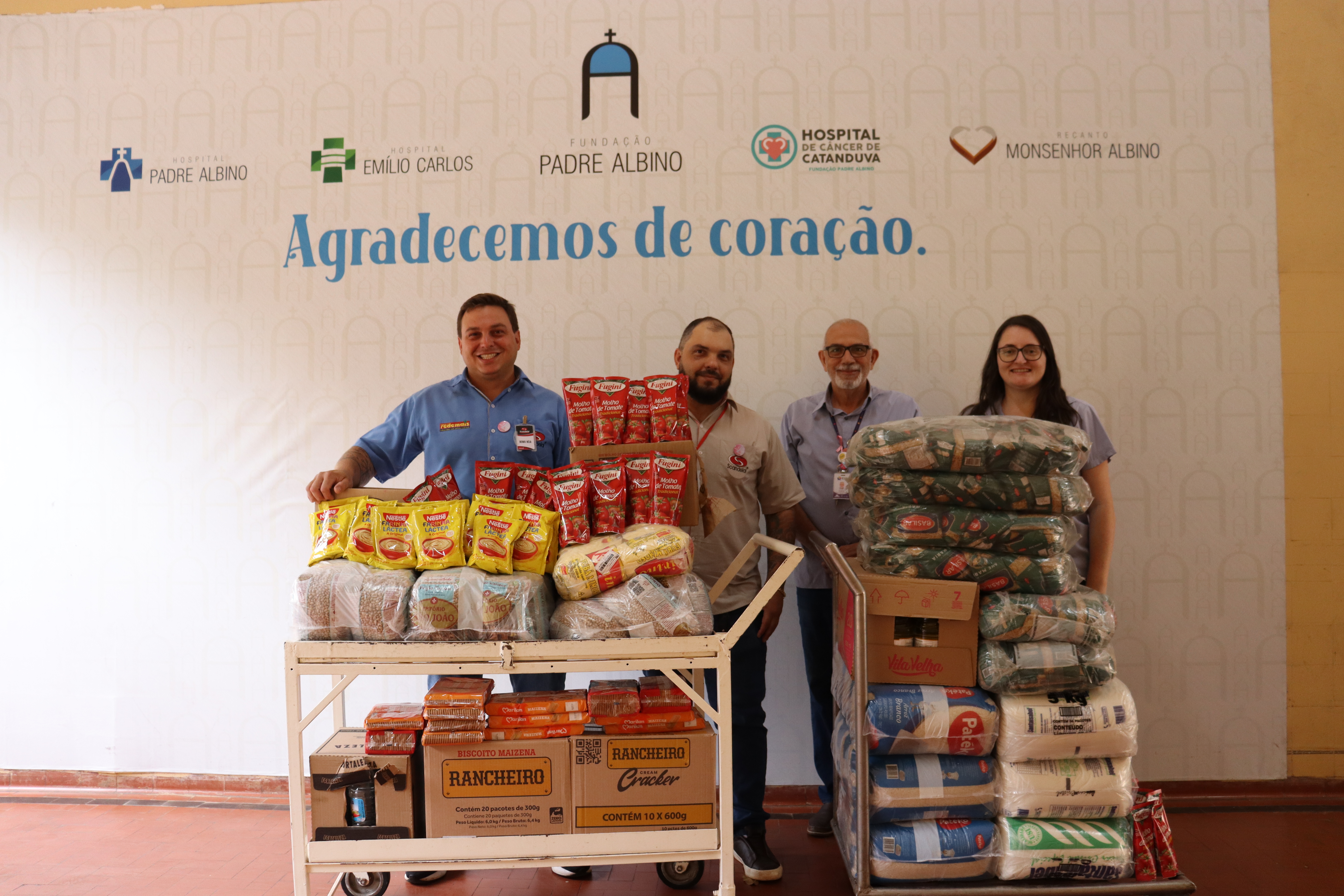 Scandelai RedeMais realiza primeira entrega de doações do Rádio Abrace HCC