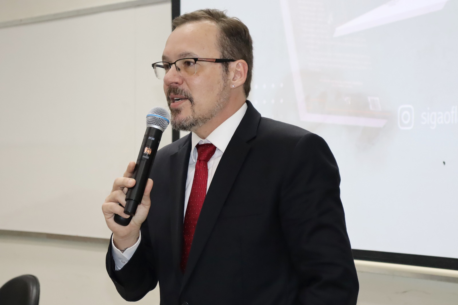 Jurista Flávio Martins promove debate sobre a crise constitucional na Unifipa