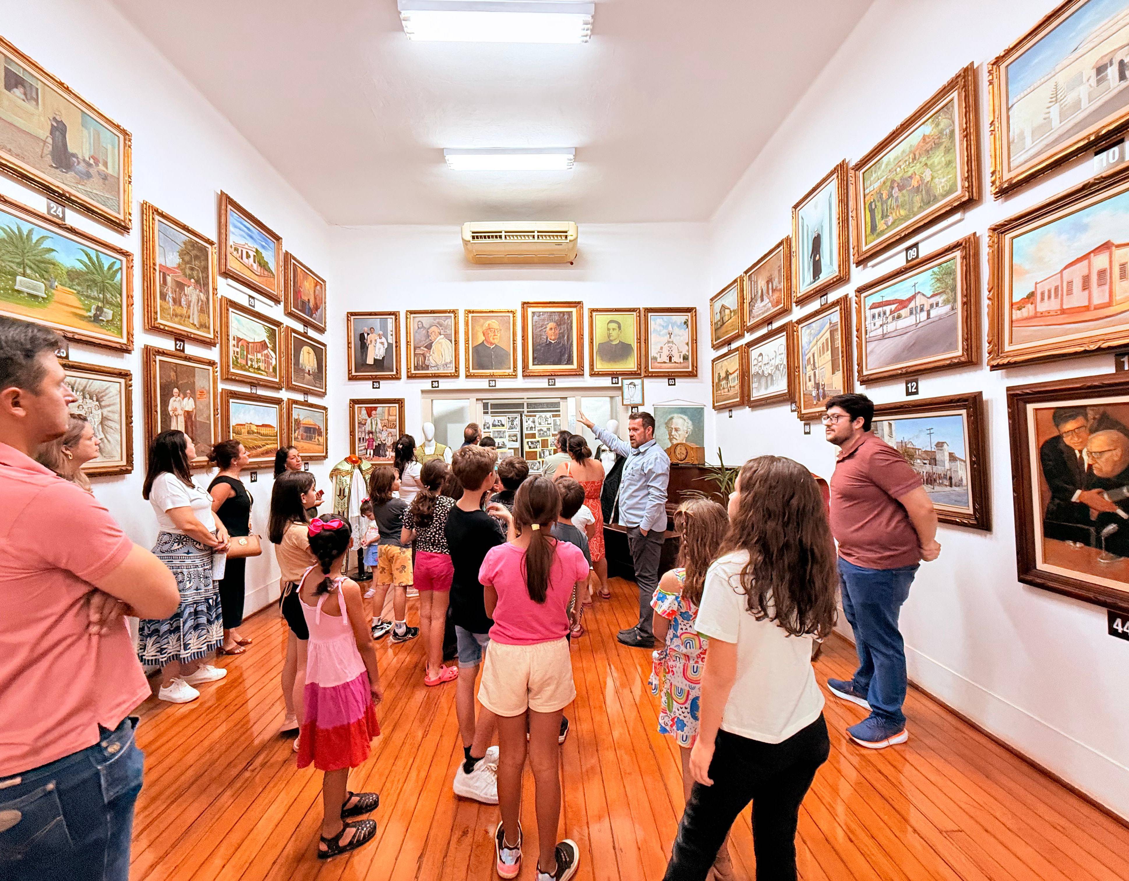 Catequizandos da Paróquia São Benedito visitam o Centro Cultural e Histórico Padre Albino