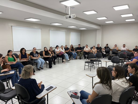 Profissionais debatem mercado de trabalho com formandos de Enfermagem da Unifipa