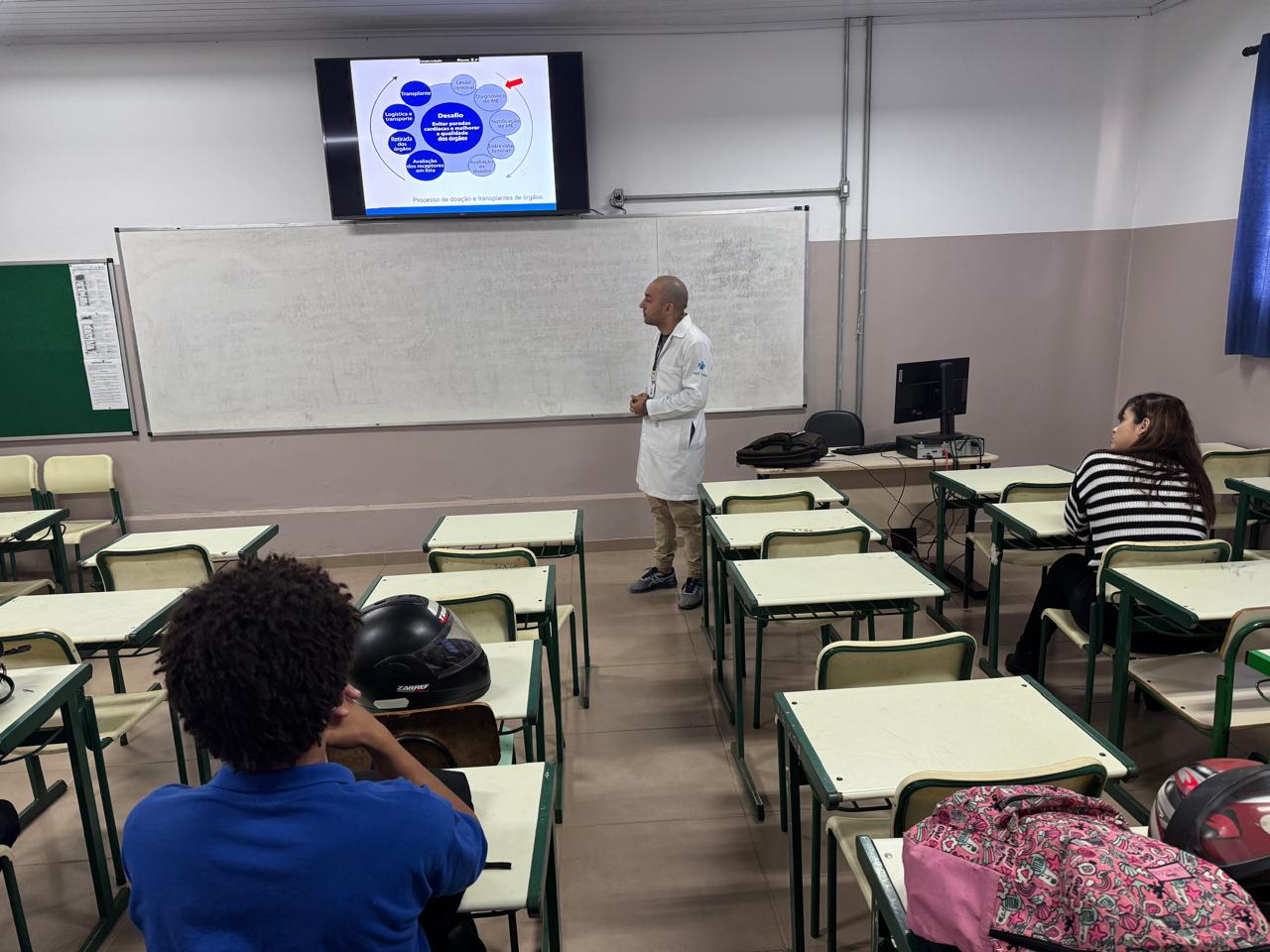 Comissão ministra palestra sobre doação de órgãos na ETEC Elias Nechar
