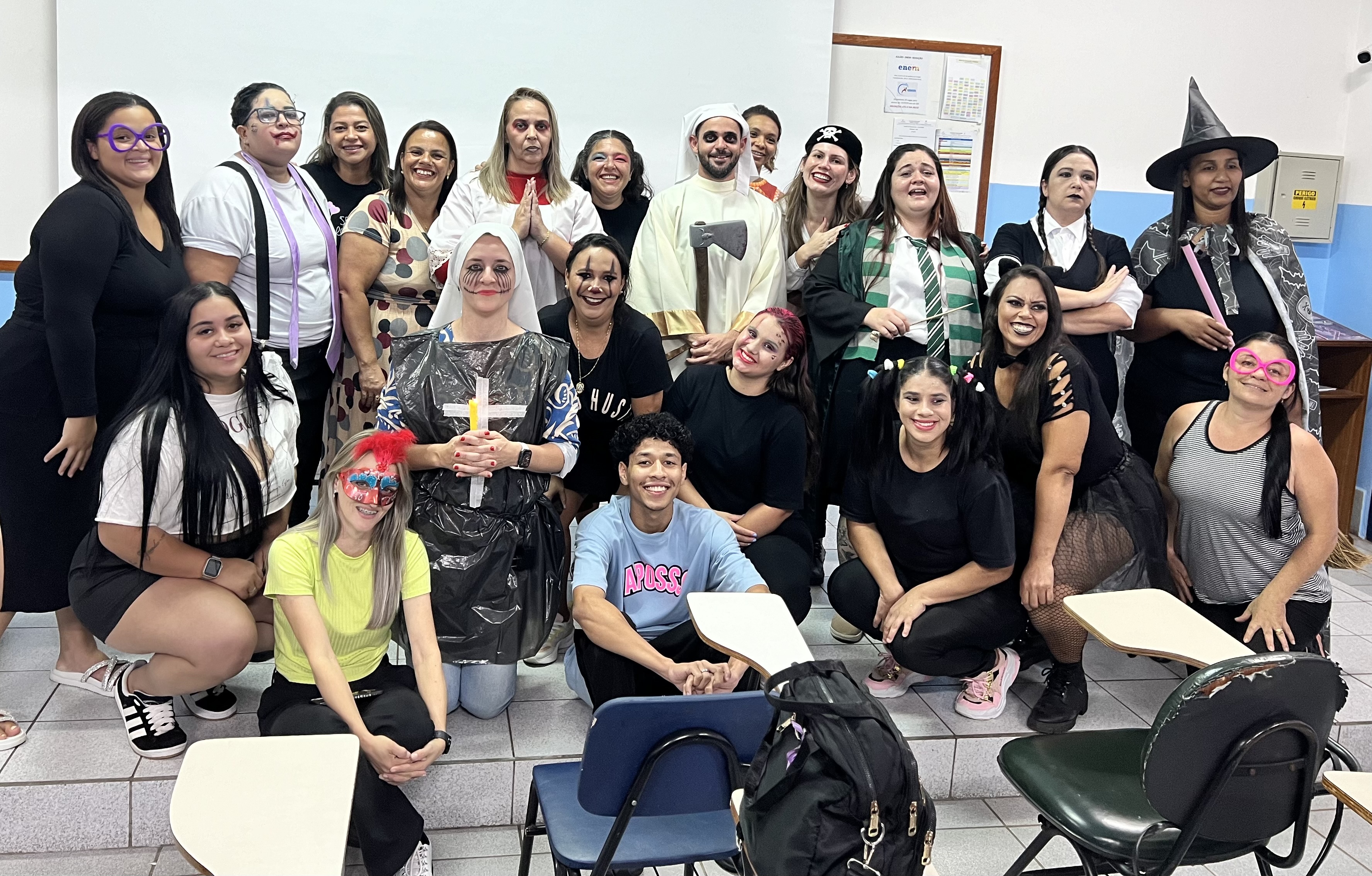 Técnico em Enfermagem do Colégio Catanduva celebra Halloween com trote temático