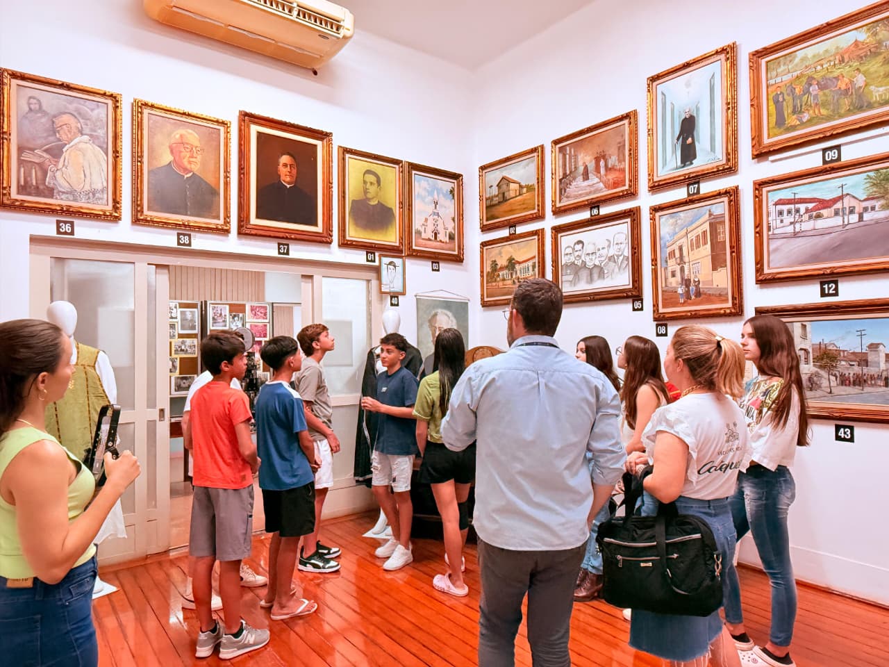 Catequizandos da Paróquia São Judas Tadeu visitam o Centro Cultural e Histórico Padre Albino