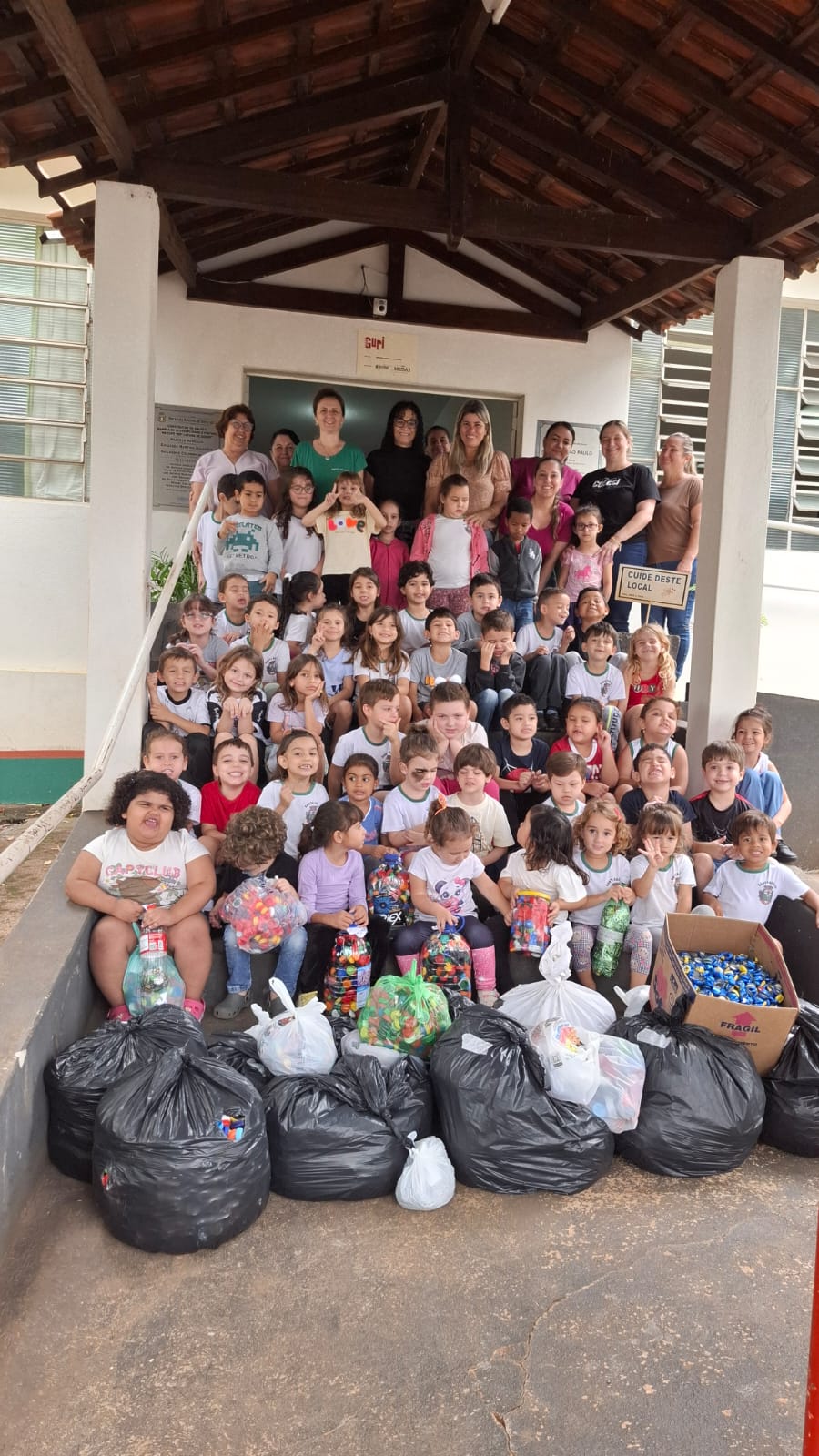 Escolas de Santa Adélia doam 1,6 mil kg de lacres e tampinhas