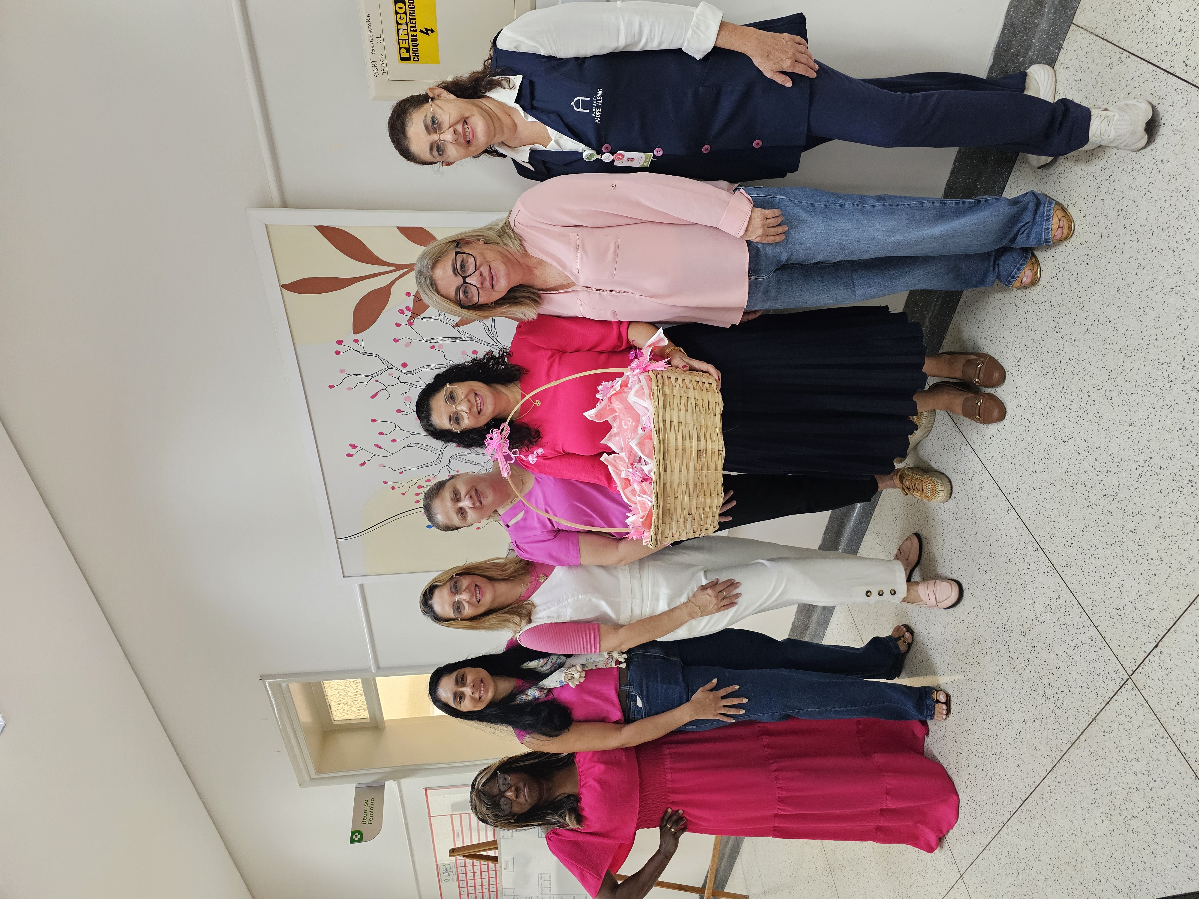 Ação de Outubro Rosa leva acolhimento e presentes às pacientes do HCC