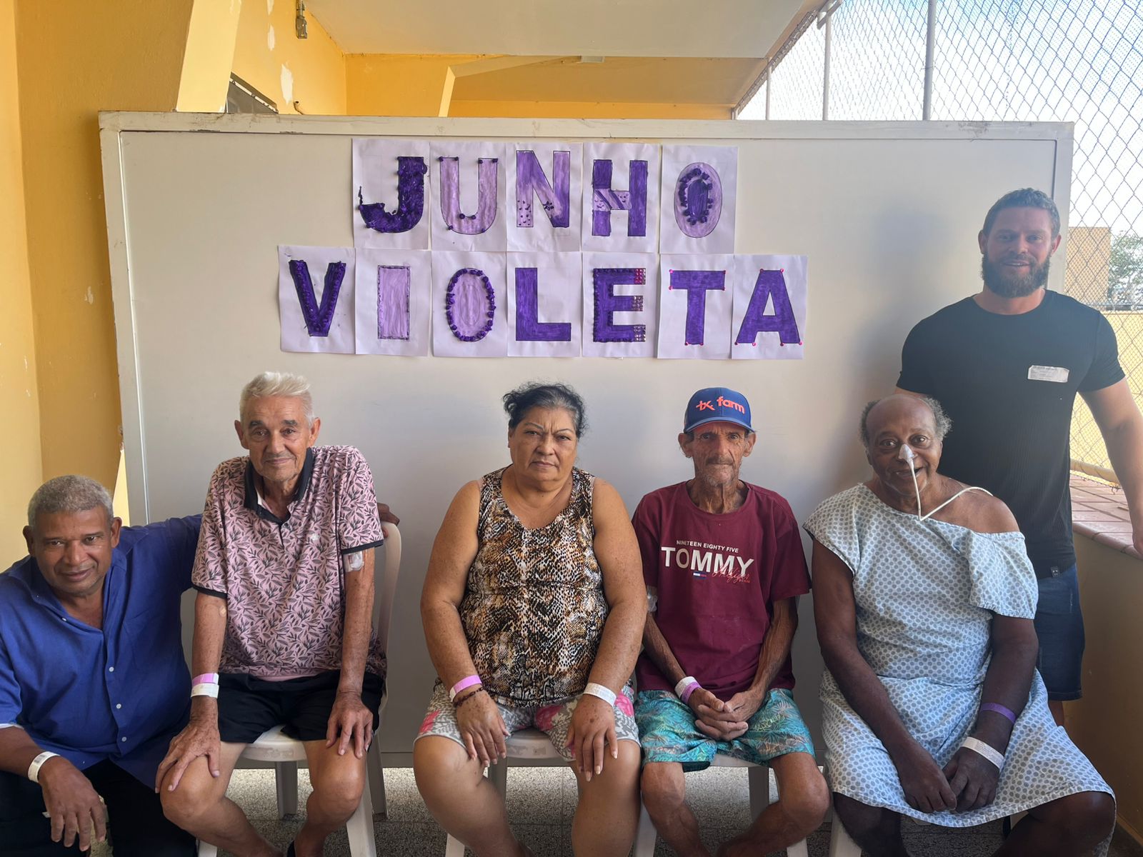 Idosoteca do HEC recebe ação de conscientização do Junho Violeta