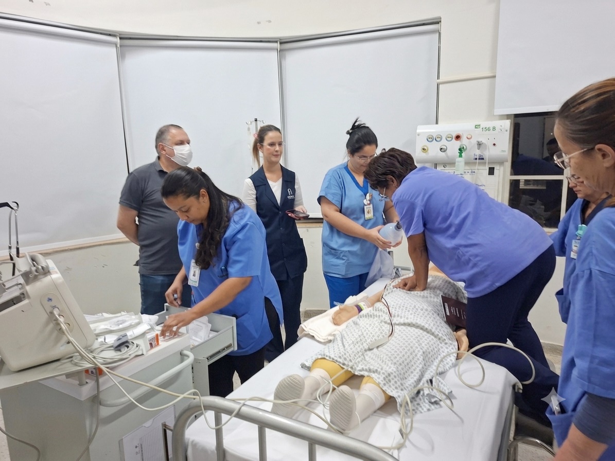 Simulado com profissionais do HEC reforça técnicas em parada cardiorrespiratória 