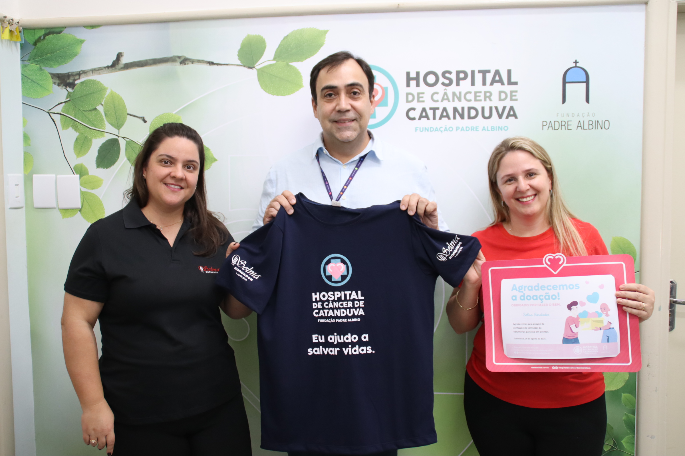 HCC recebe doação de camisetas para voluntários