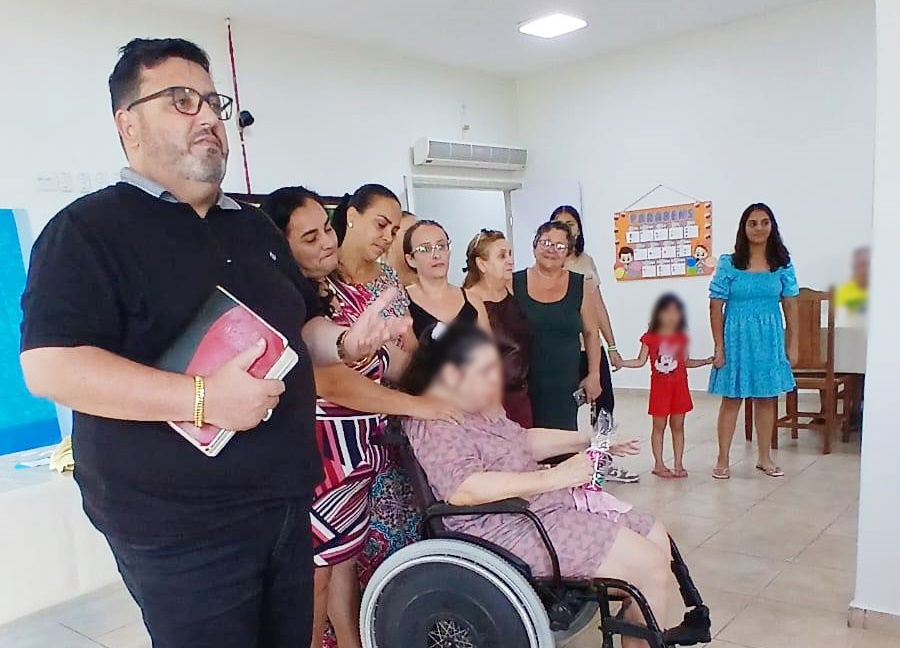 Grupo de missão “Amor e Graça” visita as mães idosas do Recanto Monsenhor Albino