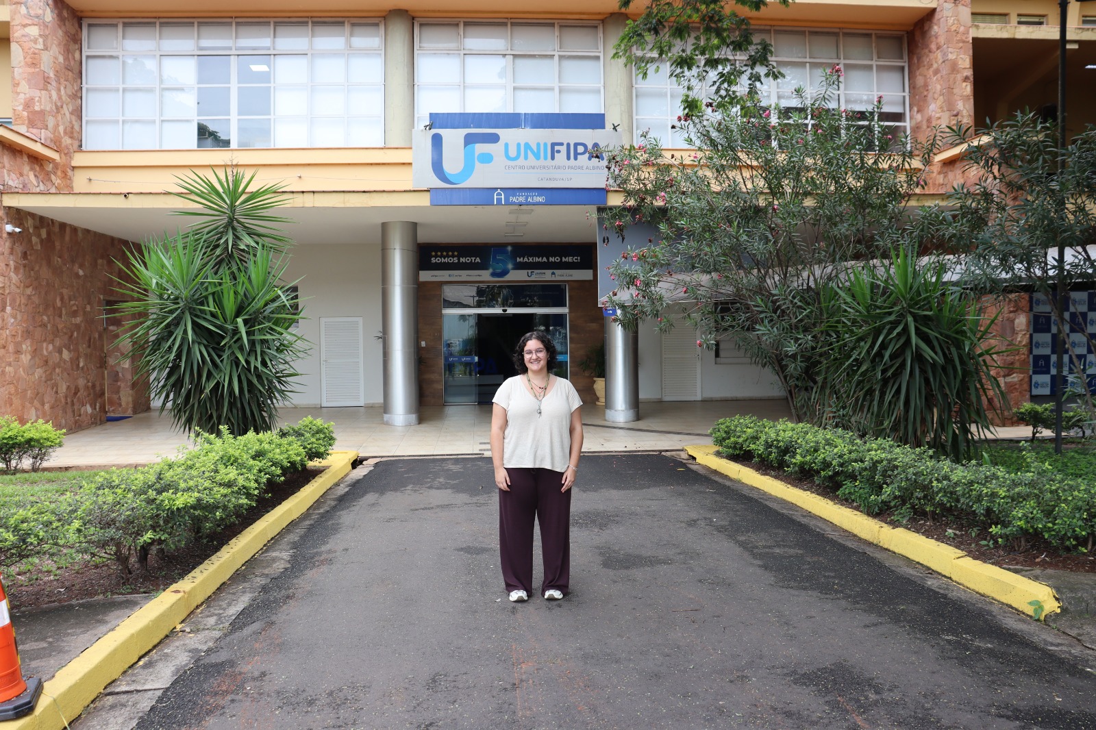 Egressa da Universidade de Aveiro, de Portugal, participa de projetos de pesquisa na UNIFIPA