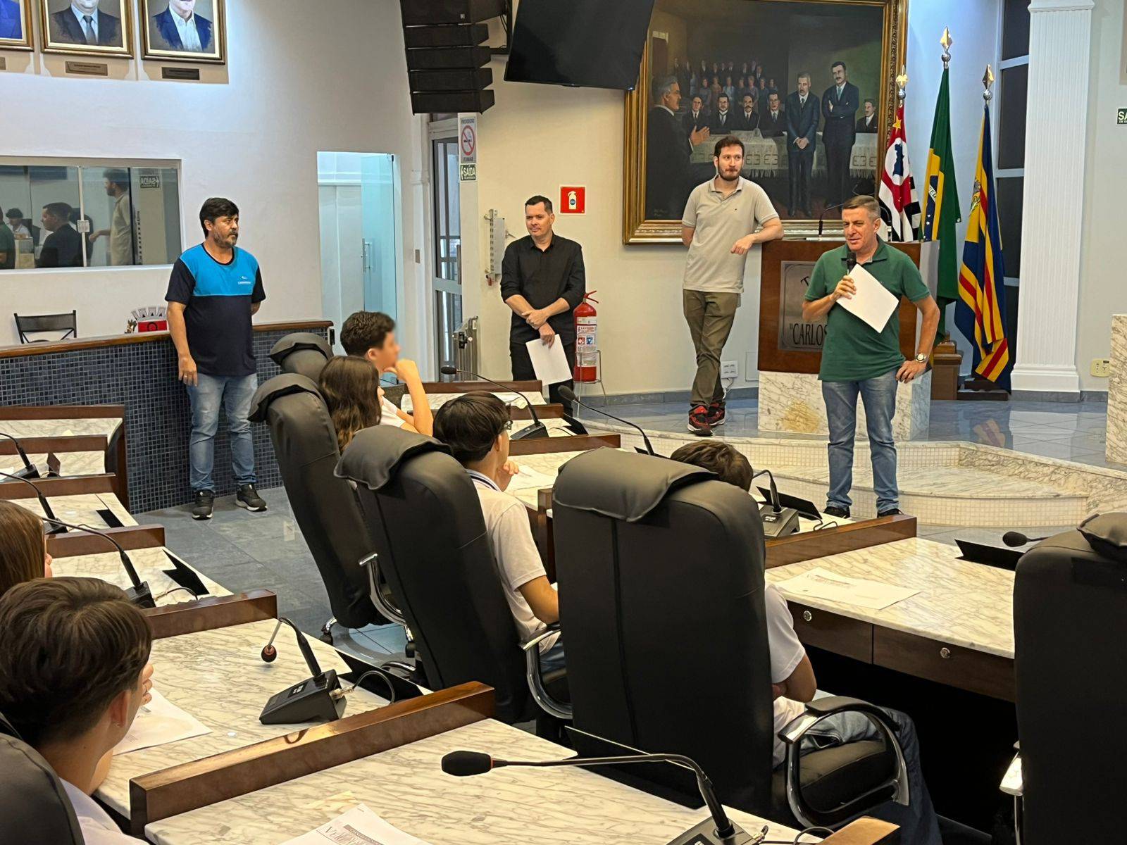Alunos do Ensino Médio do Colégio Catanduva visitam a Câmara Municipal