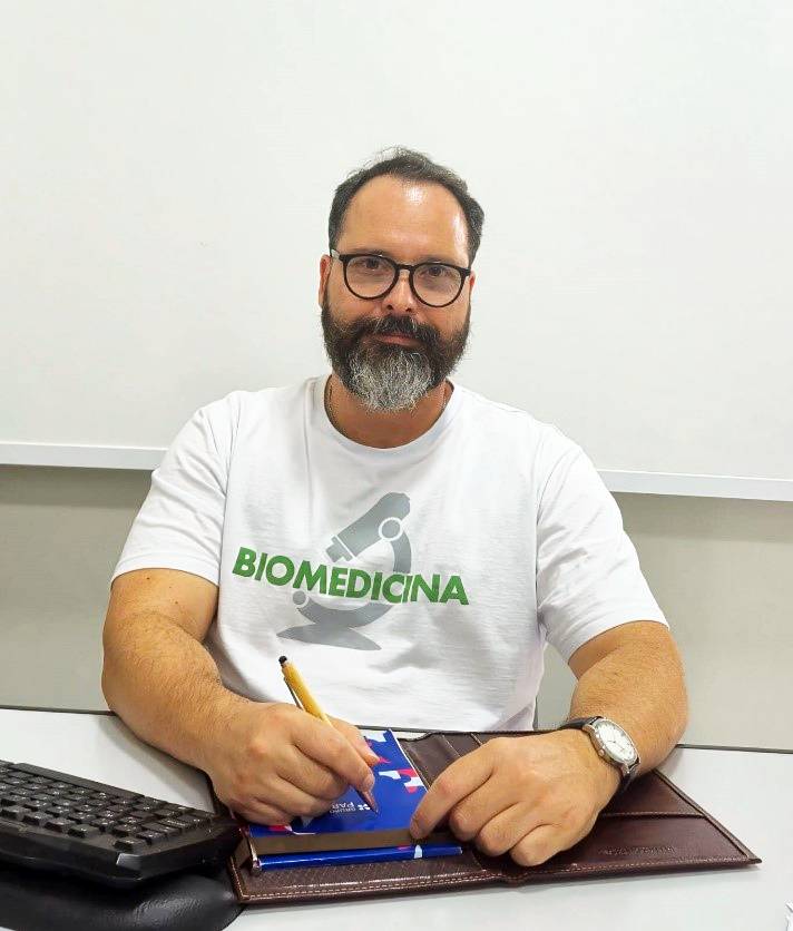 Coordenador da Biomedicina UNIFIPA firma parceria com editora para publicação de livros na área da Saúde