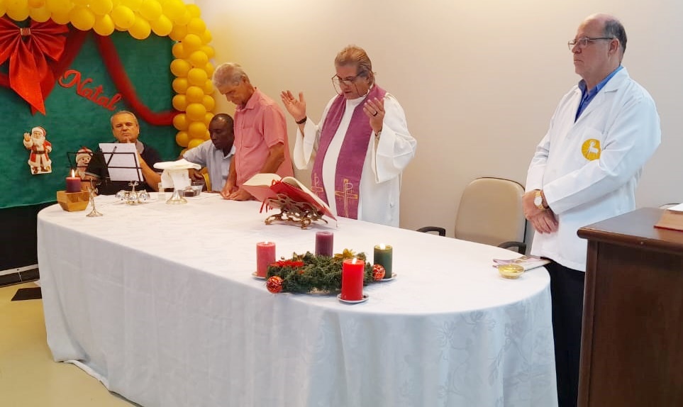 AME Catanduva celebra missa com a presença de colaboradores