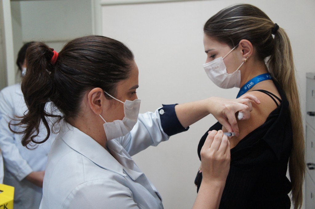 FPA vacina colaboradores contra Influenza