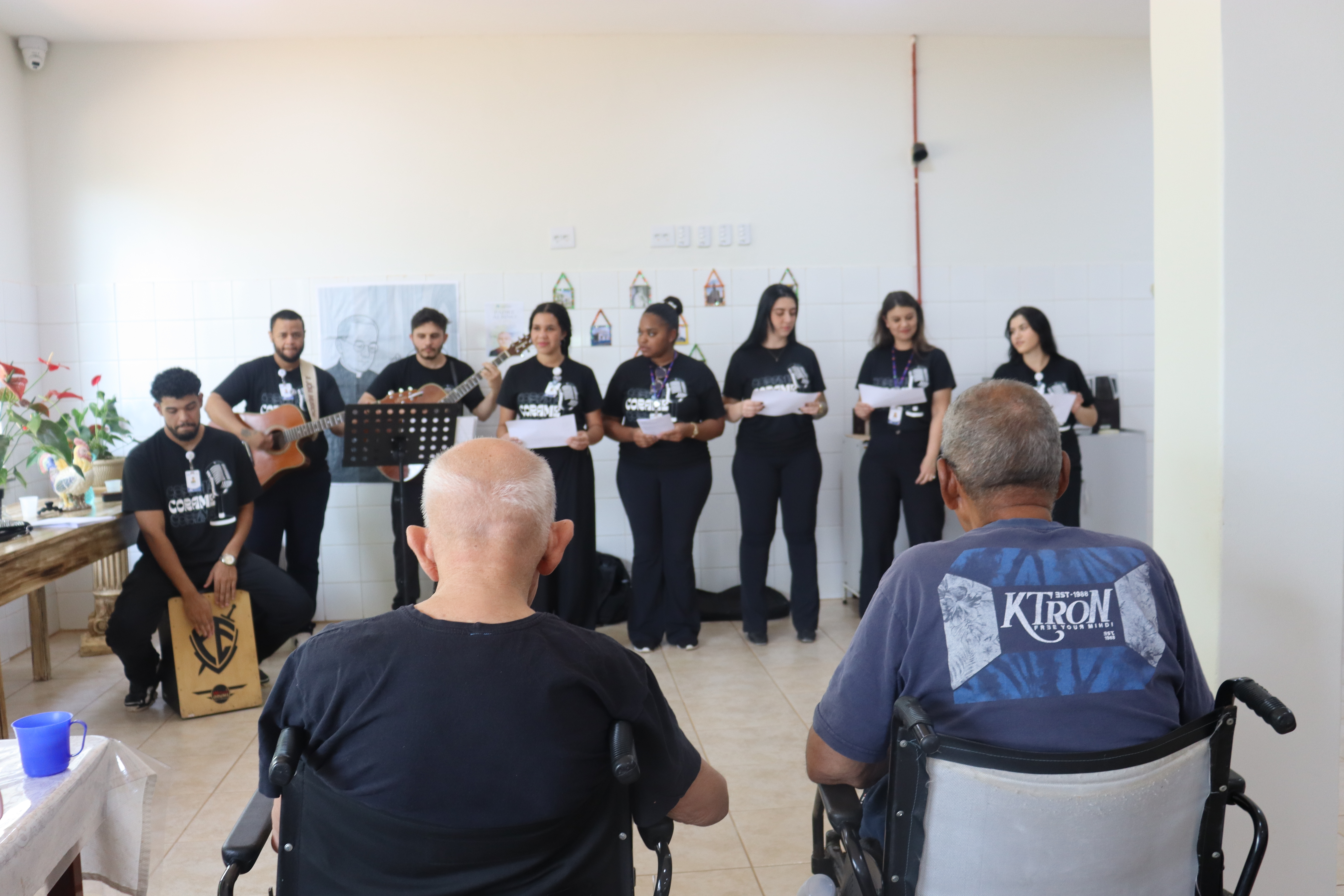   Recanto Monsenhor Albino realiza oficina de colagem com participação do CORAME