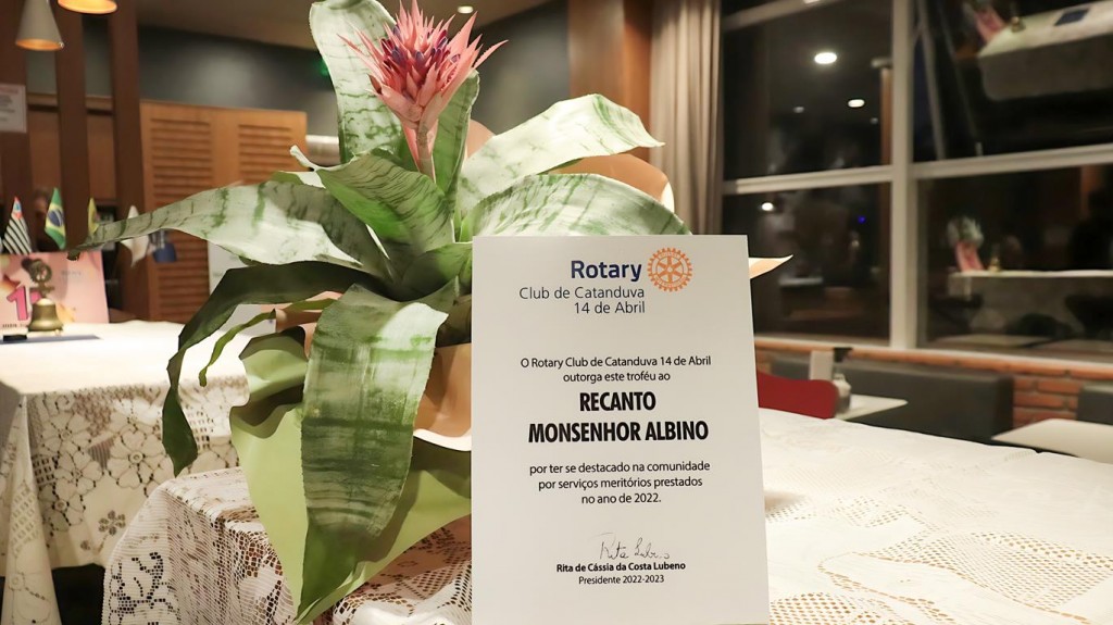 Rotary entrega Troféu 14 de abril ao Recanto Monsenhor Albino