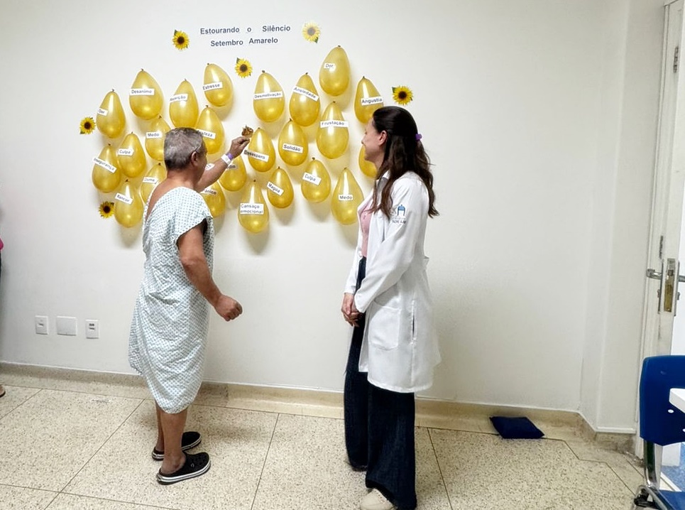 Hospital Padre Albino promove atividade “Estourando Silêncio” com pacientes