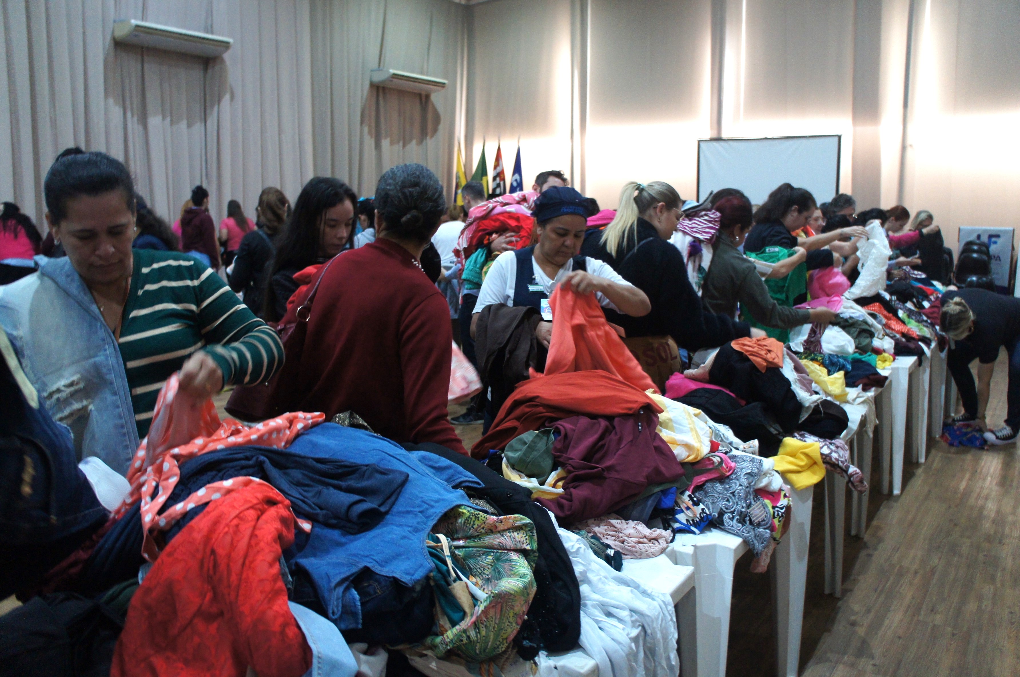 HCC promove 5ª edição do Bazar do Bem com peças novas por R$ 10