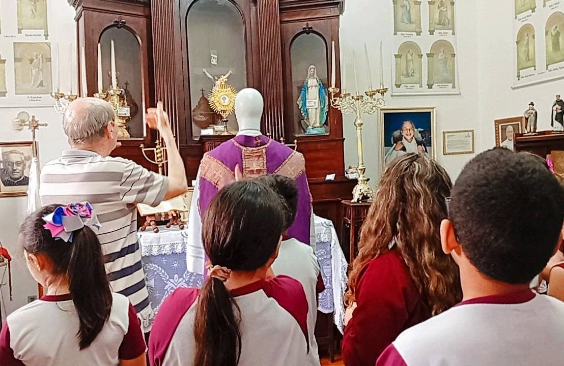 Alunos do Fundamental I do Colégio Ressurreição visitam CCHPA em atividade educativa