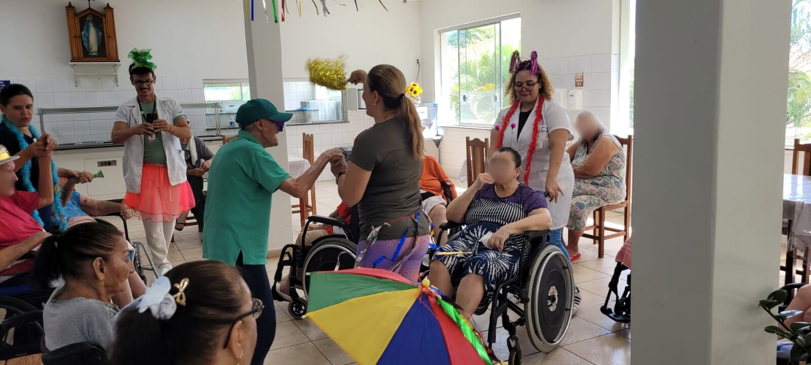 Carna Recanto leva alegria e resgata memórias das pessoas idosas institucionalizadas