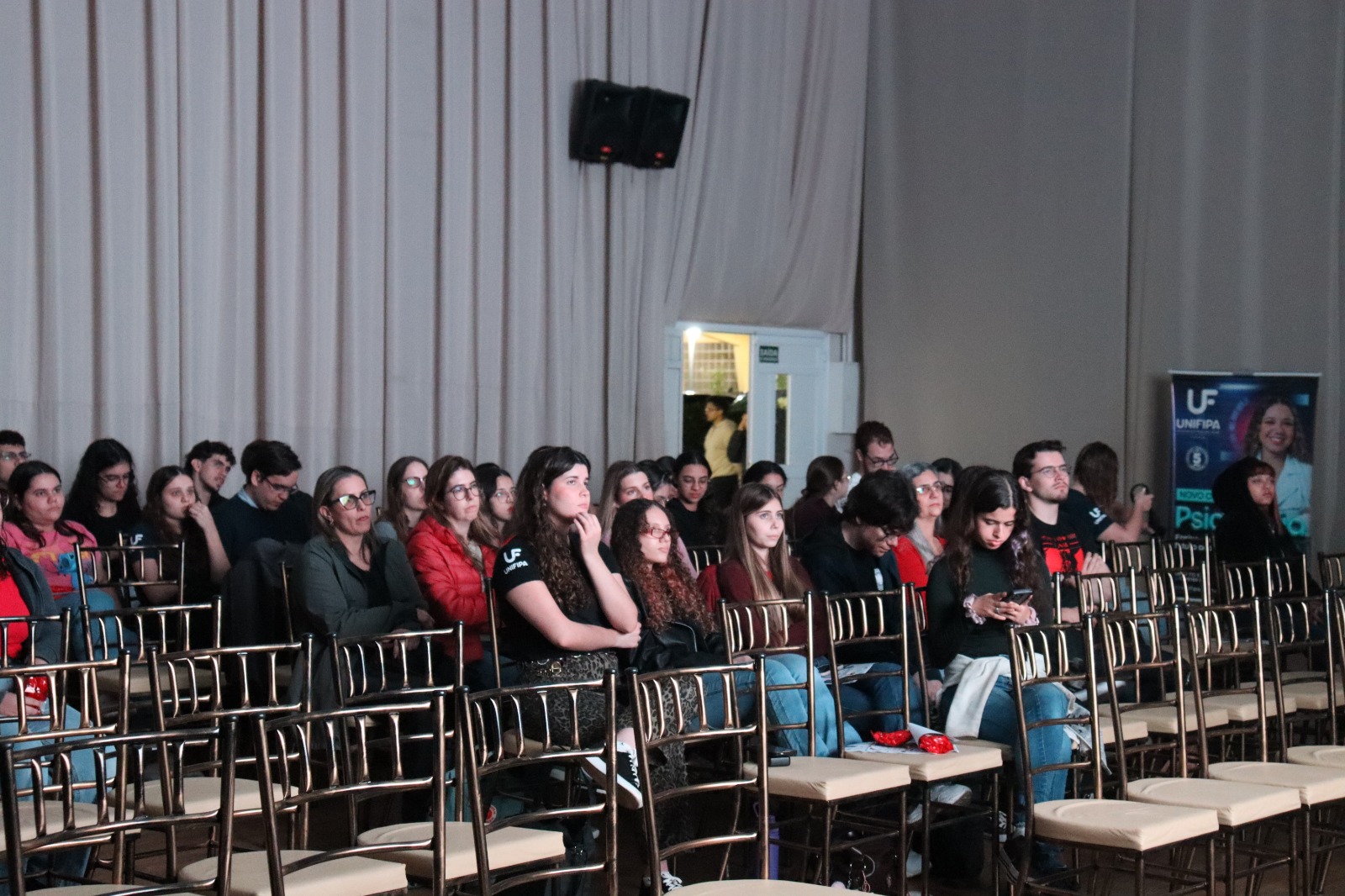 Psicologia UNIFIPA realiza cine-debate sobre comportamento humano, consumo e meio ambiente