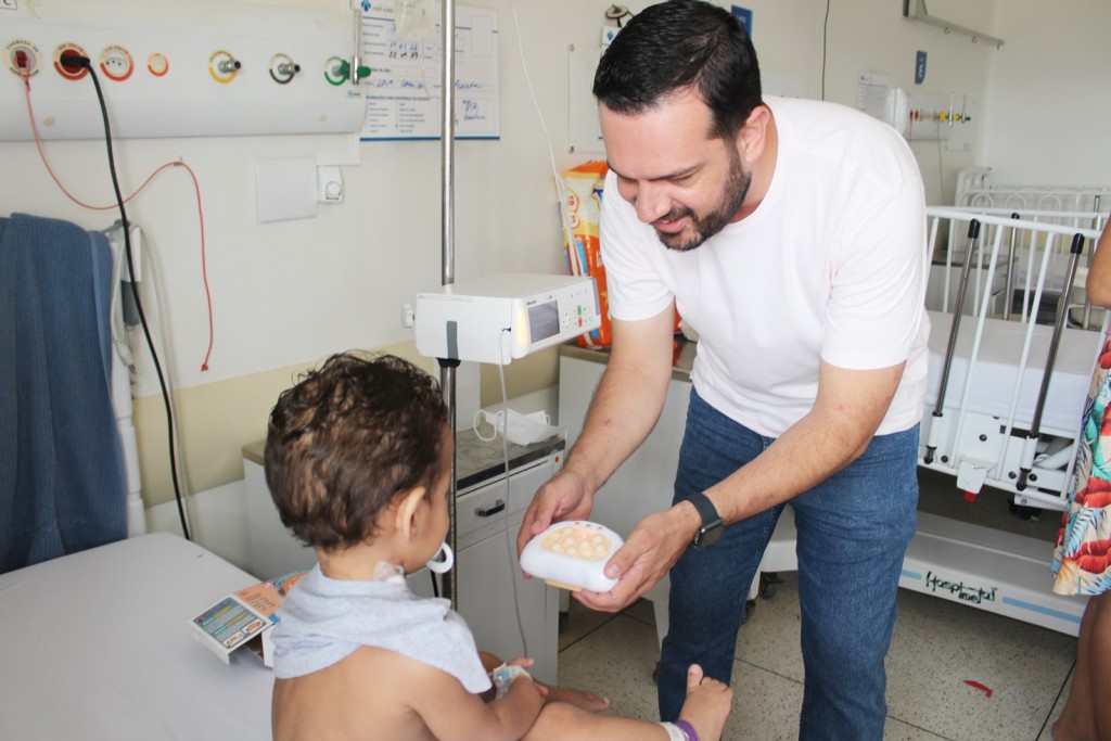 Voluntários do Ministério Recomeçar visitam Pediatria do HPA