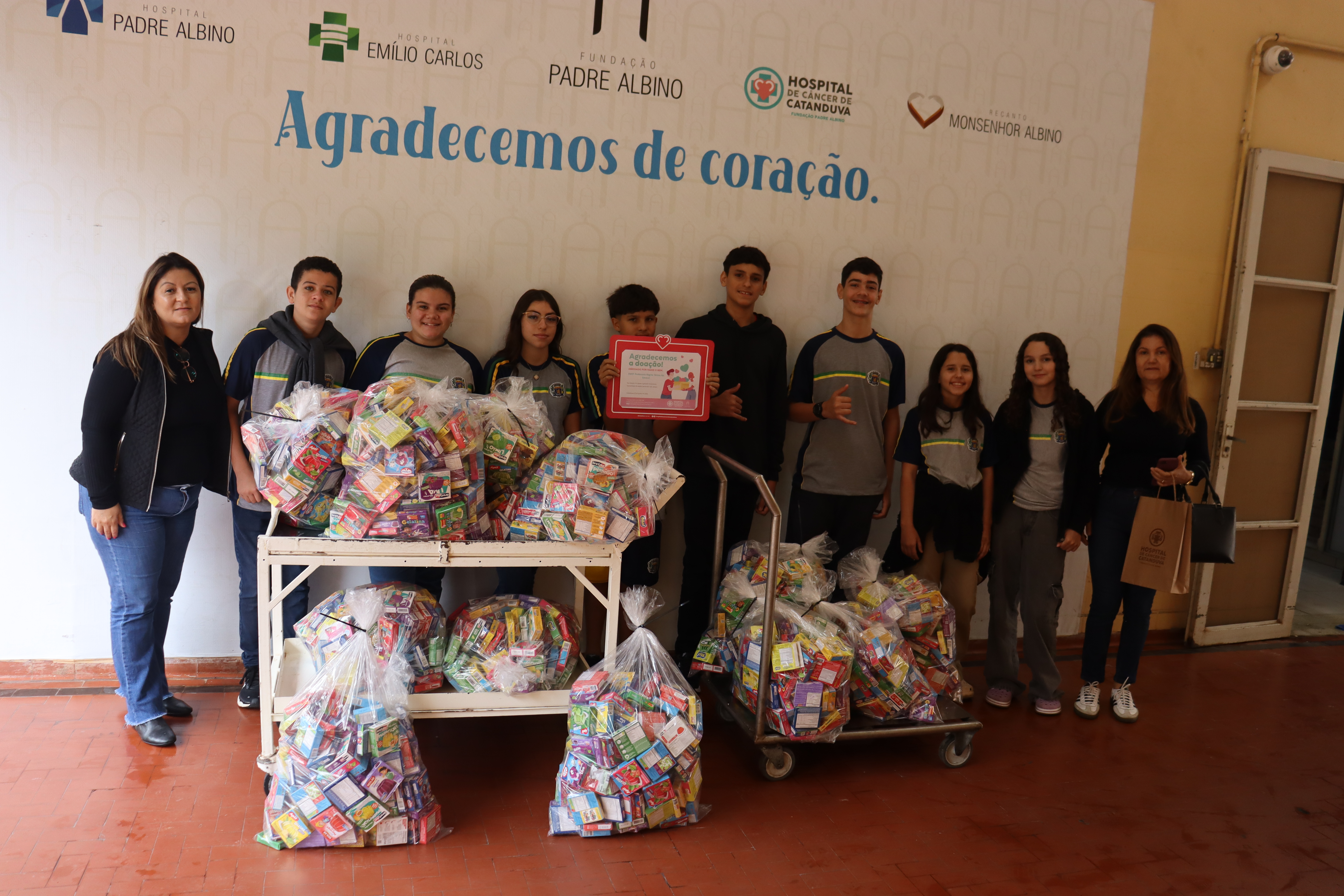 Alunos de Elisário arrecadam mais de 2 mil caixas de gelatina para o HCC