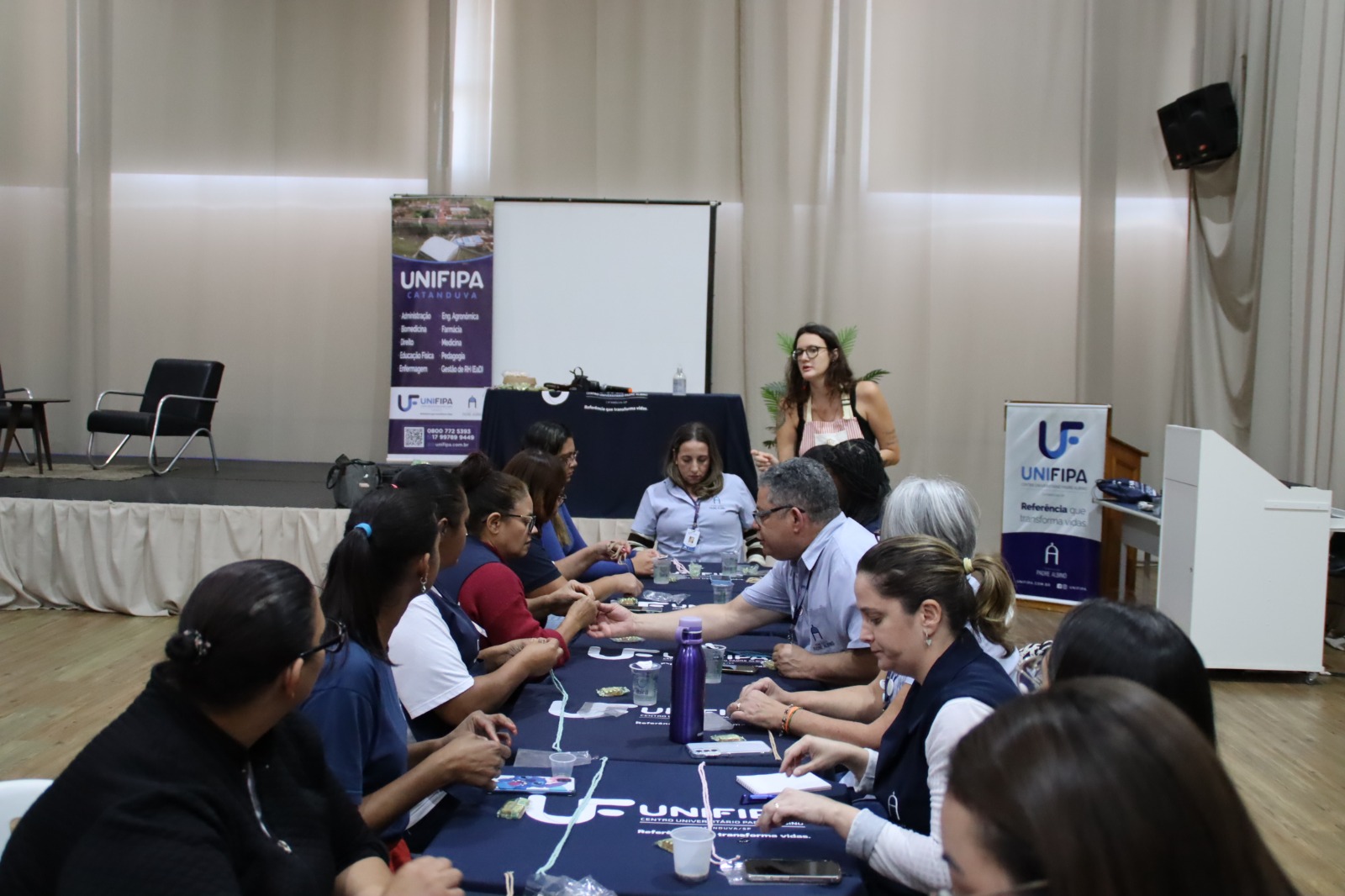 UNIFIPA realiza oficina de chaveiro em macramê para colaboradores em parceria com o SESC
