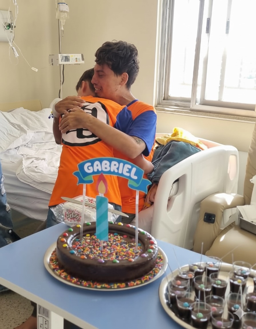 Pai internado há 50 dias reencontra filho e comemoram aniversário juntos no HPA