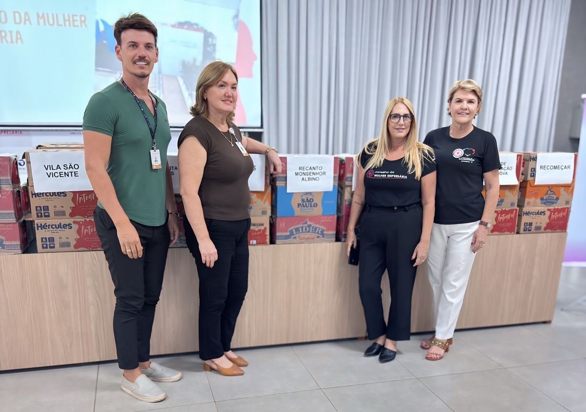 Recanto Monsenhor Albino recebe leite arrecadado no 30º Encontro da Mulher Empresária
