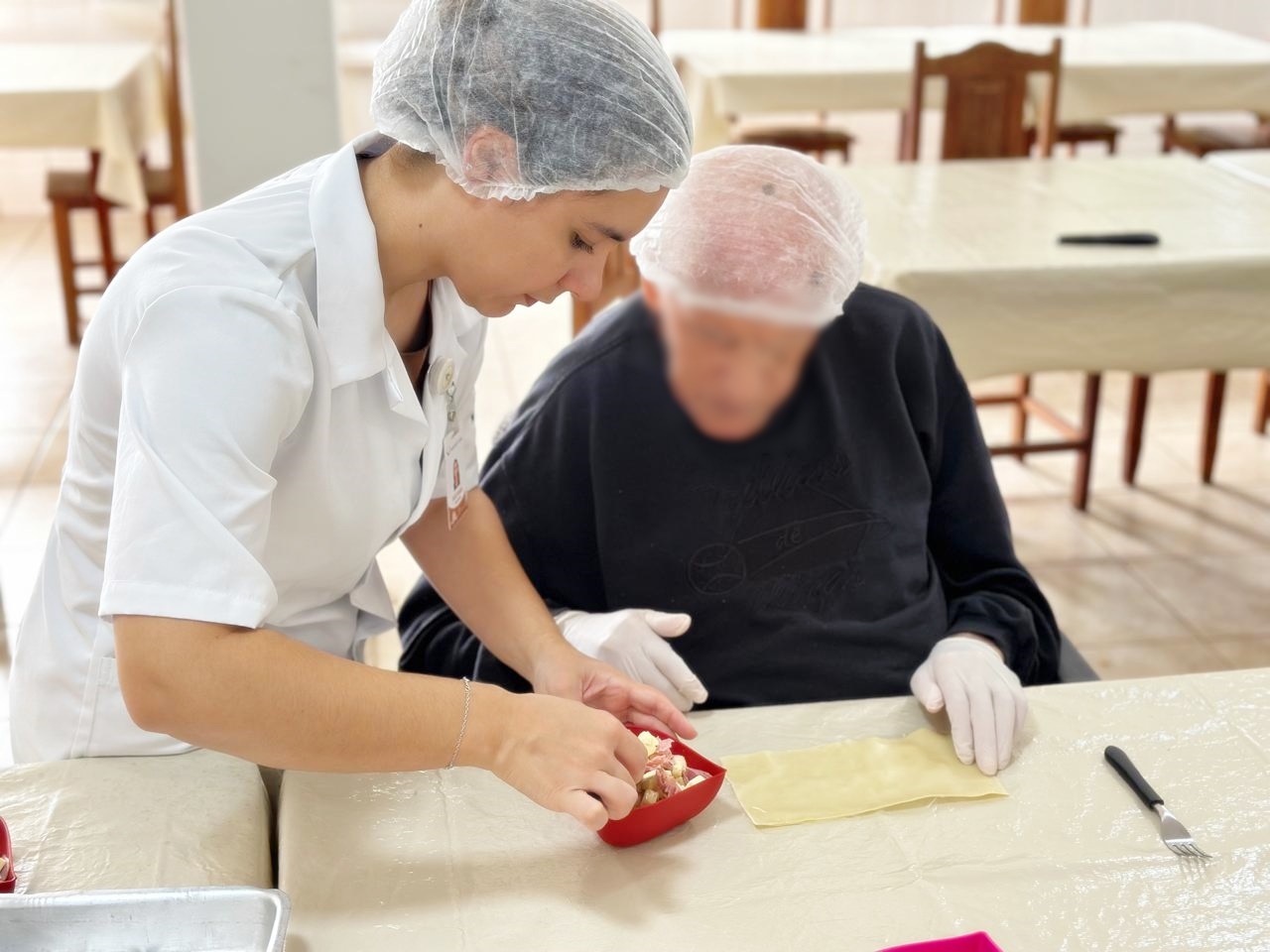 Oficina de Pastel celebra vínculos afetivos no Recanto Monsenhor Albino