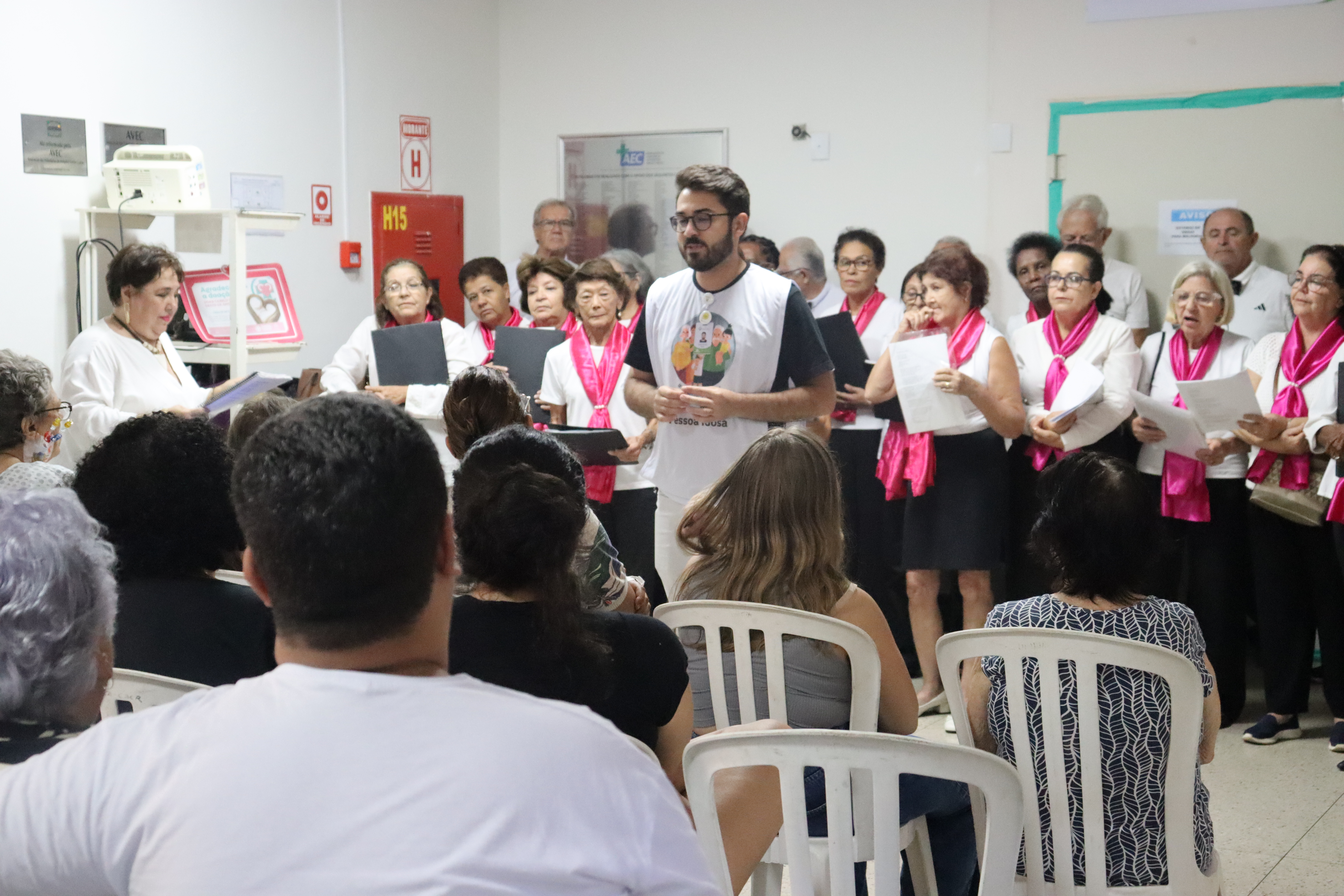 Hospital Emílio Carlos promove ação de Dia das Mães com coral do Sesc Catanduva