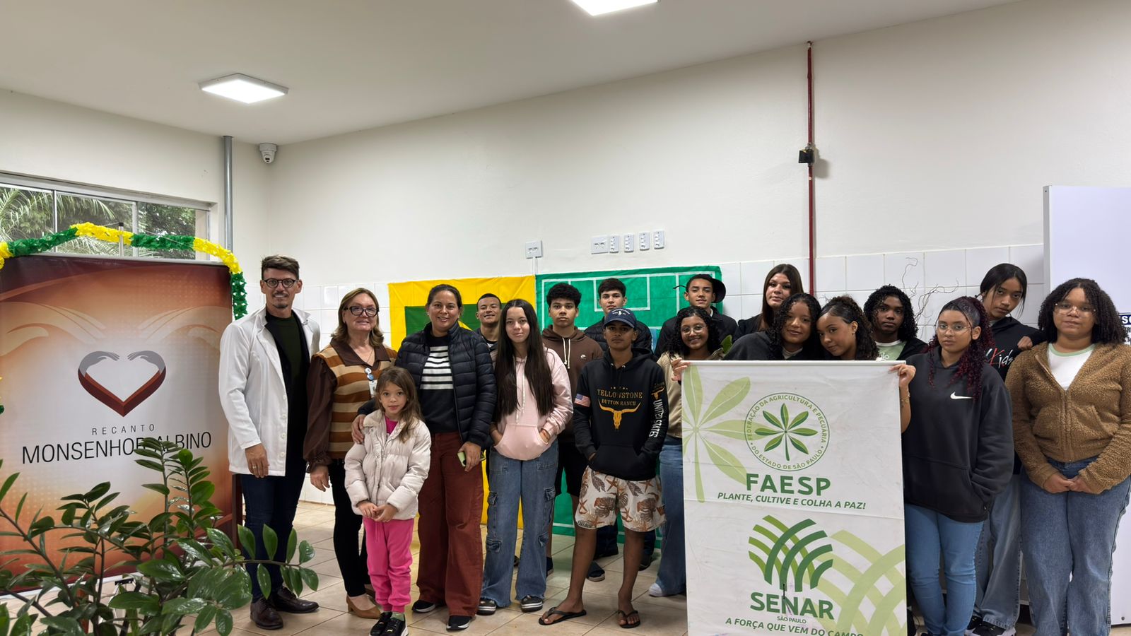Alunos do JEA/Senar fazem visita solidária ao Recanto Monsenhor Albino