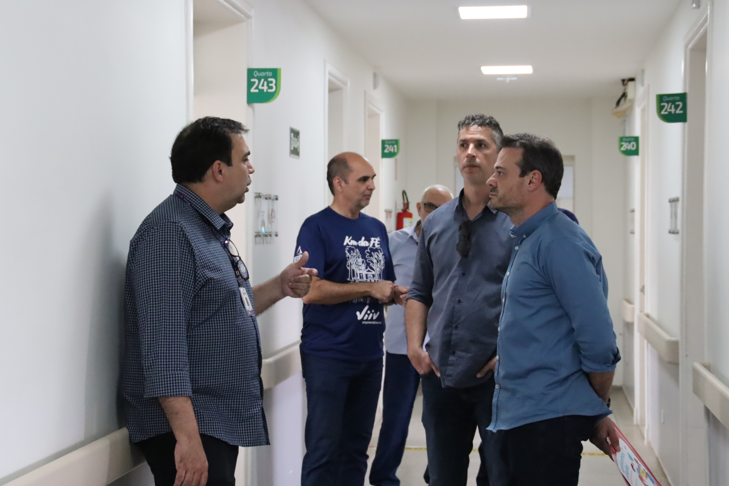 Km da Fé e Viiv entregam 2 mil litros de leite ao HCC