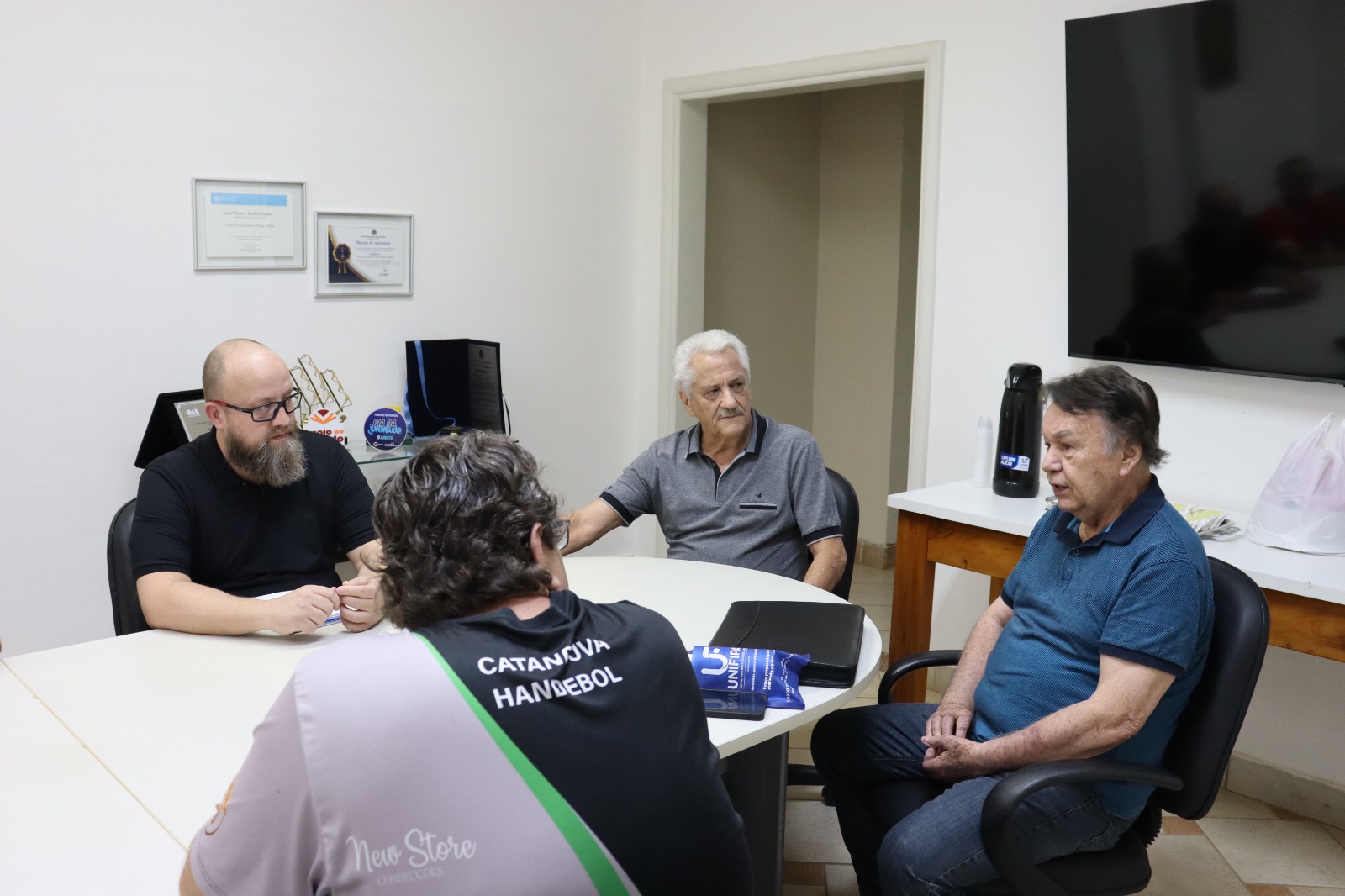 UNIFIPA recebe ex-técnico da Seleção Brasileira de Handebol para encontro com profissionais da região