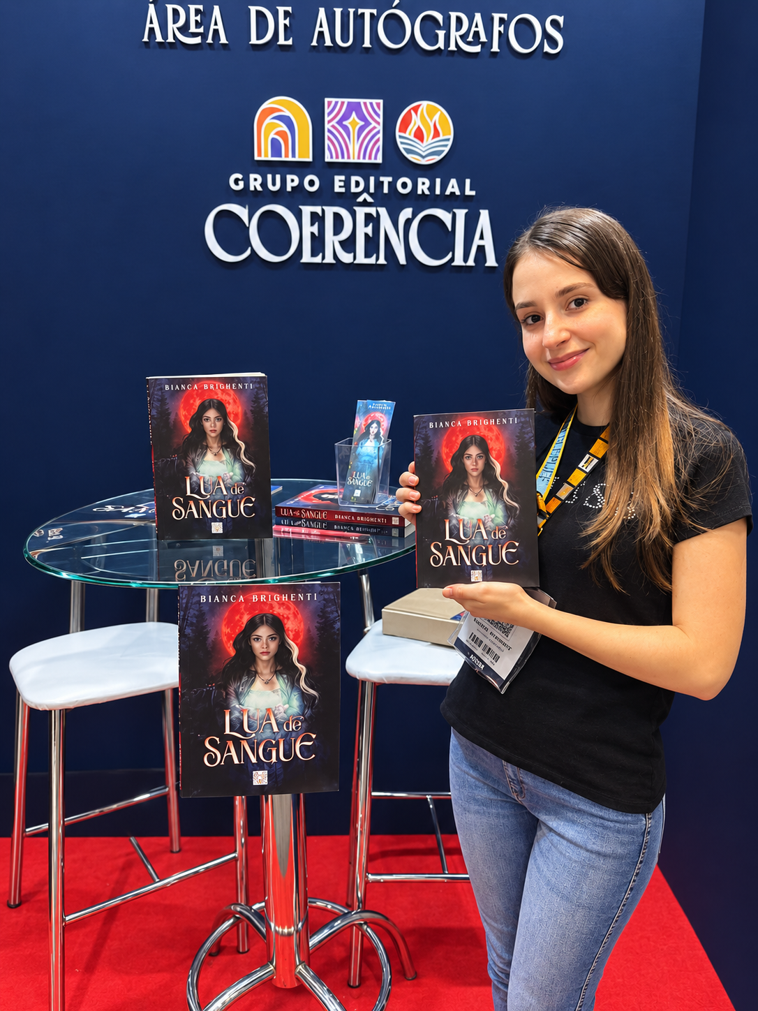 Aluna de Direito da Unifipa expõe seu livro na Bienal Internacional de São Paulo