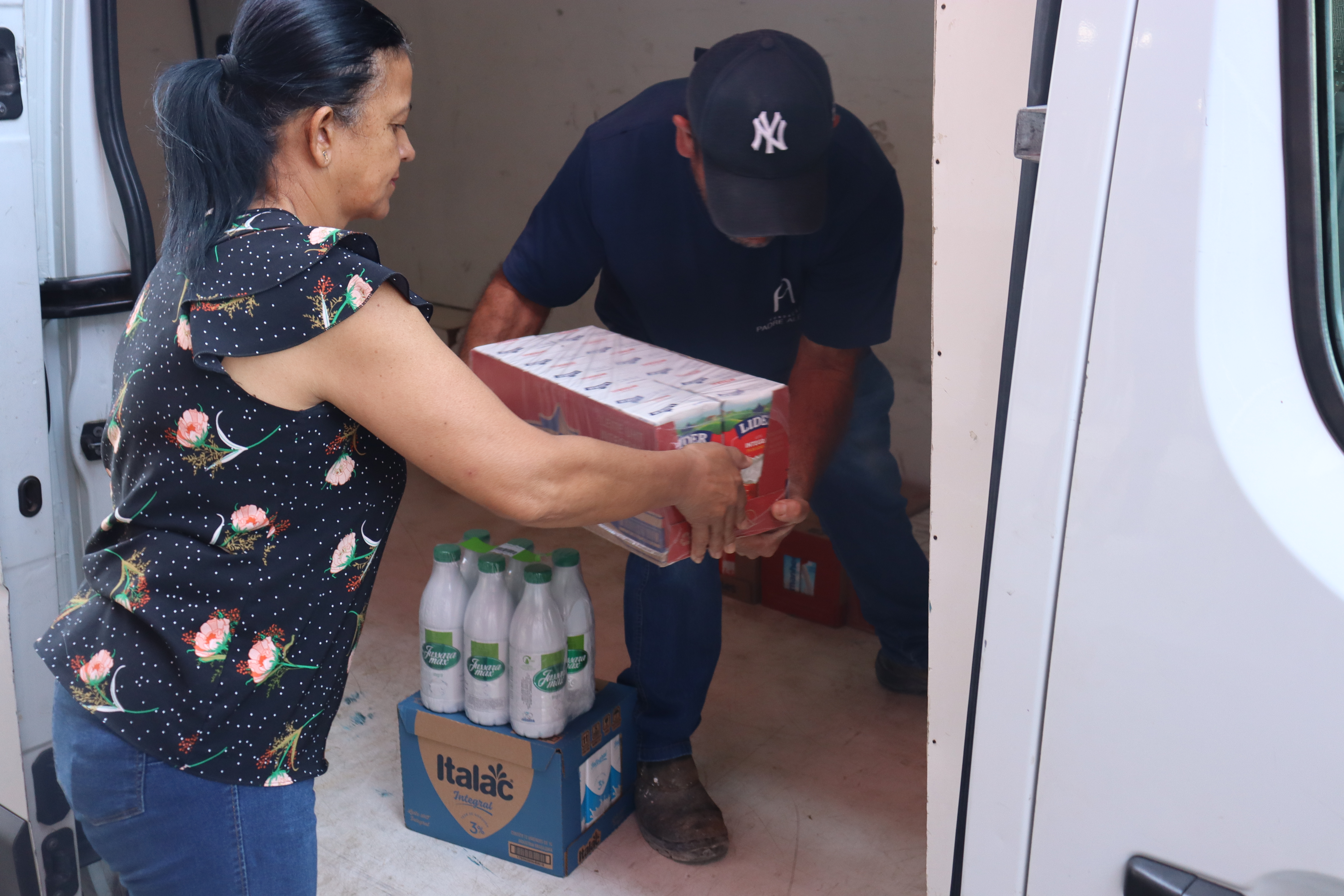 Loja da Amizade arrecada 800 litros de leite para o HCC