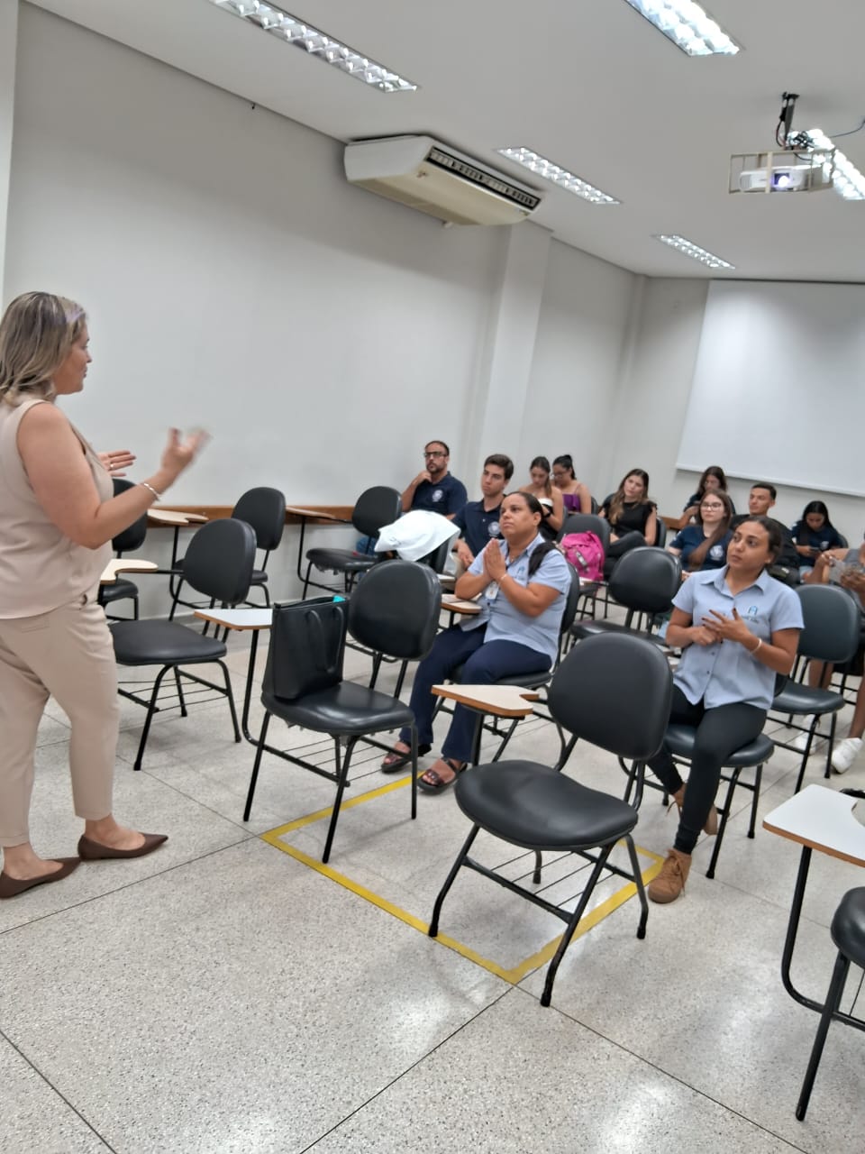 Psicologia UNIFIPA realiza palestra sobre efeitos dos óleos essenciais