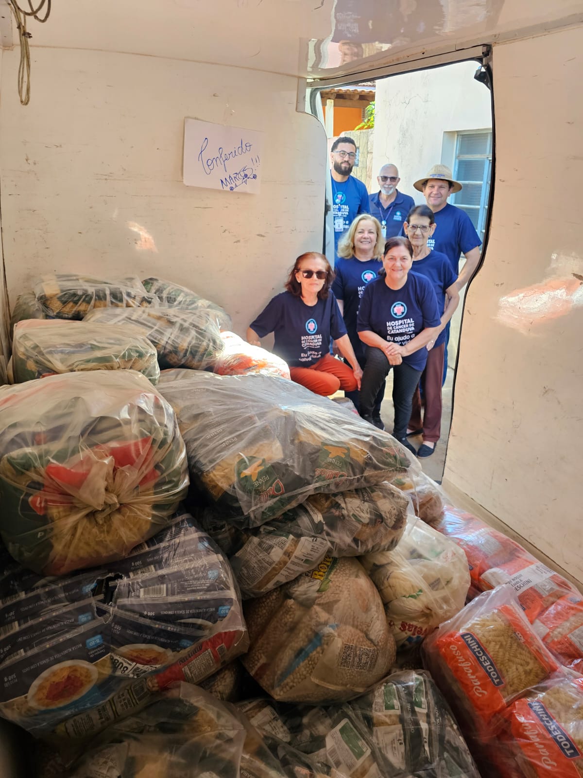 Voluntários de Agulha mobilizam comunidade em arrecadação de alimentos para o HCC