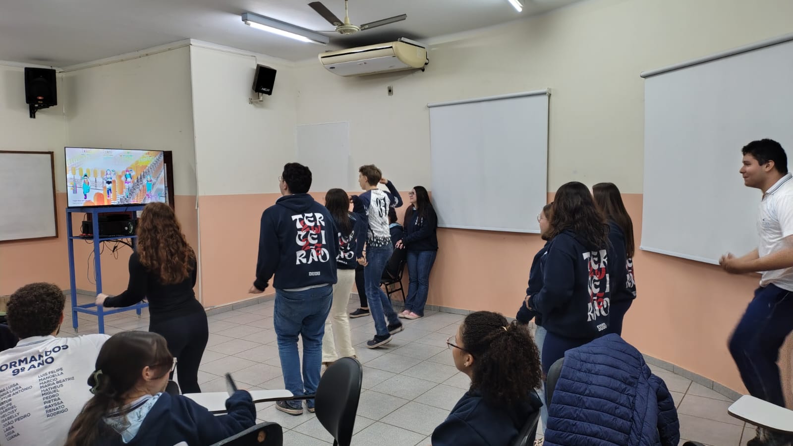 Alunos do 3º ano do Ensino Médio participam de atividade de integração no Colégio Catanduva