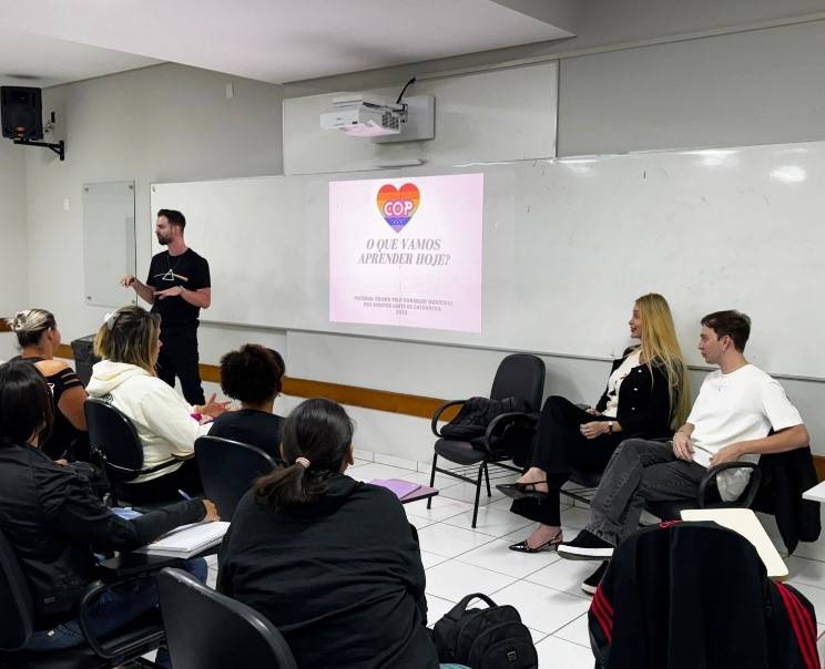 Enfermagem UNIFIPA promove palestra sobre saúde da população LGBTQIAPN+