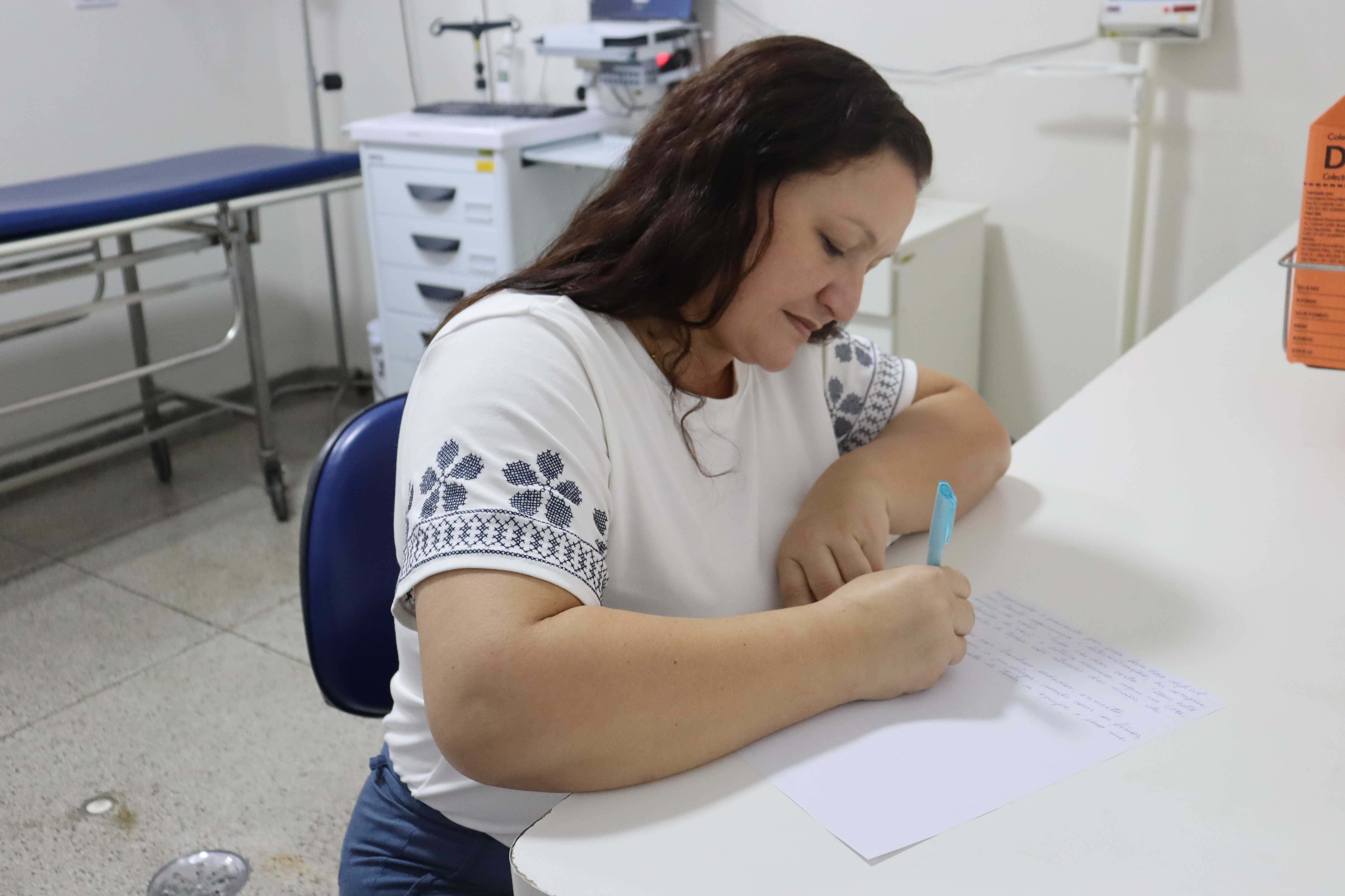 Ex-paciente agradece atendimento na UTQ com doações ao Hospital Padre Albino