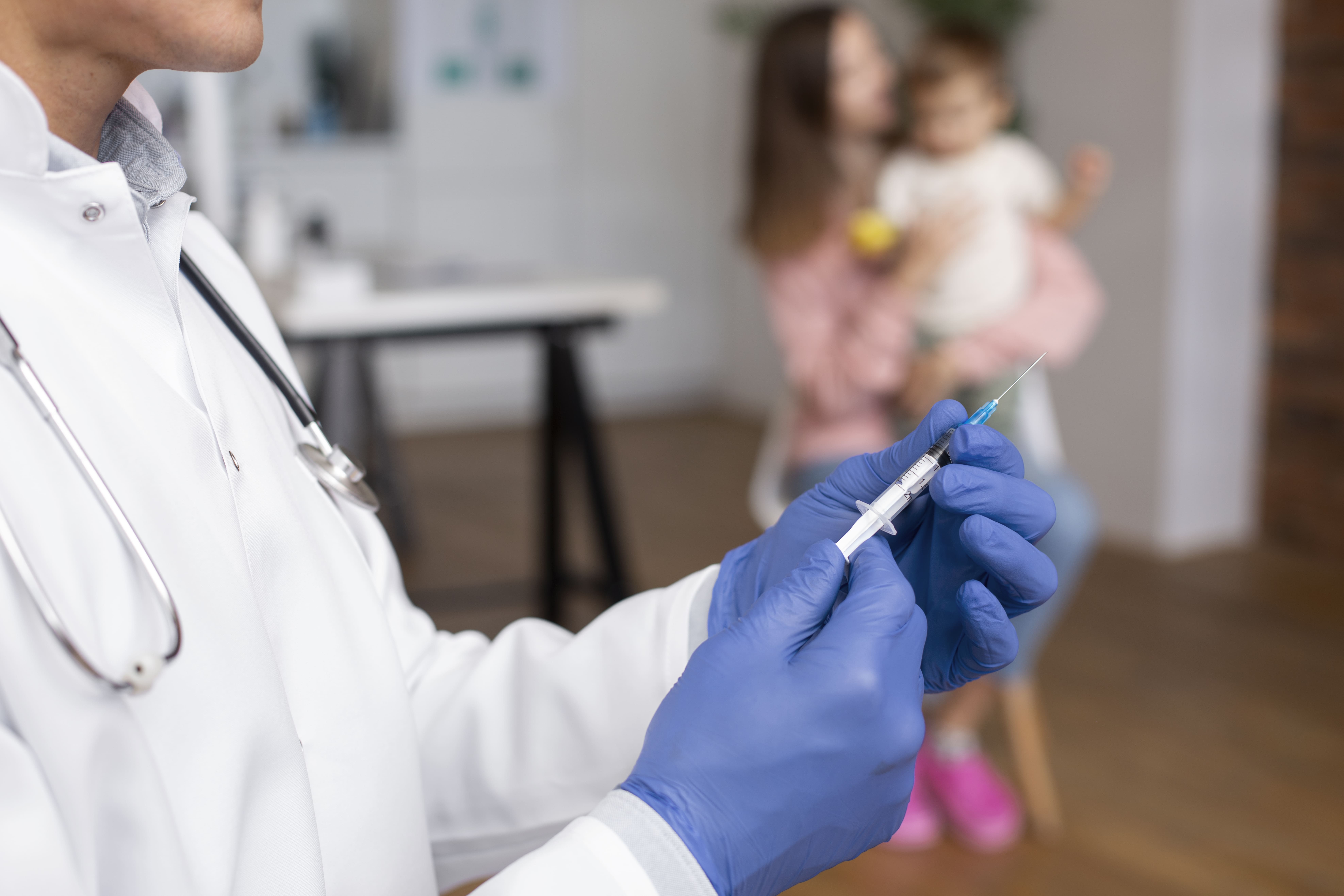 Calendário vacinal infantil é aliado na prevenção de doenças graves, alerta pediatra do Padre Albino Saúde