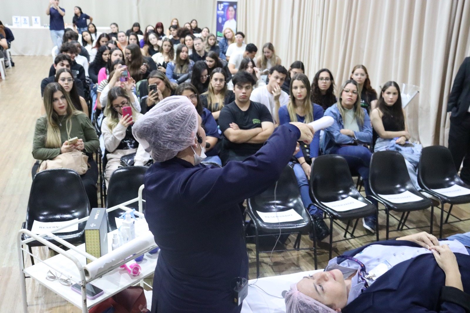 Palestra sobre estética e cuidados com a pele inicia a XI Semana da Biomedicina da UNIFIPA