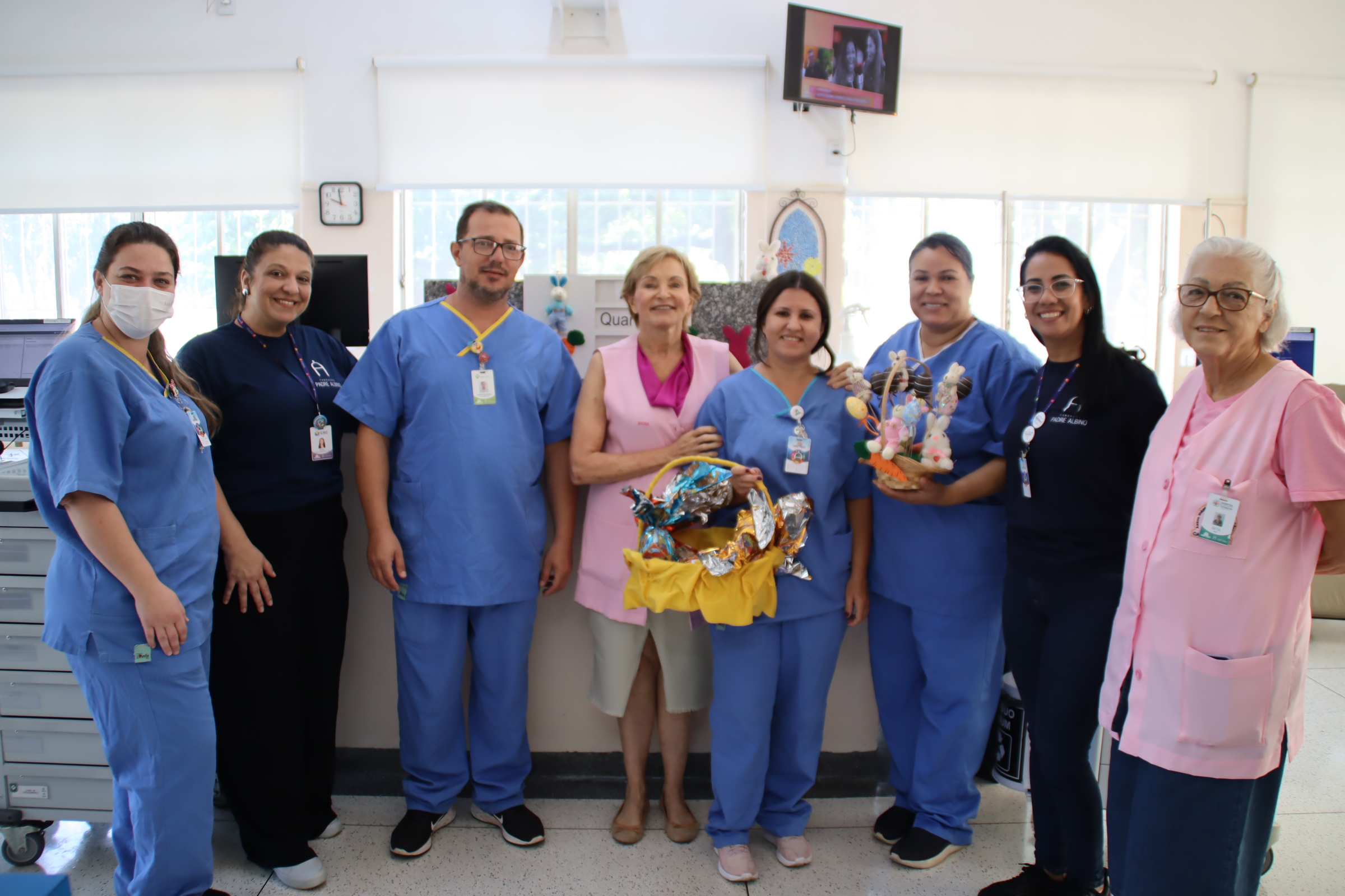 Pacientes recebem ovos de páscoa para um tratamento mais doce