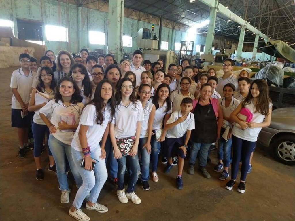 Colégio Catanduva realiza projeto de reciclagem   