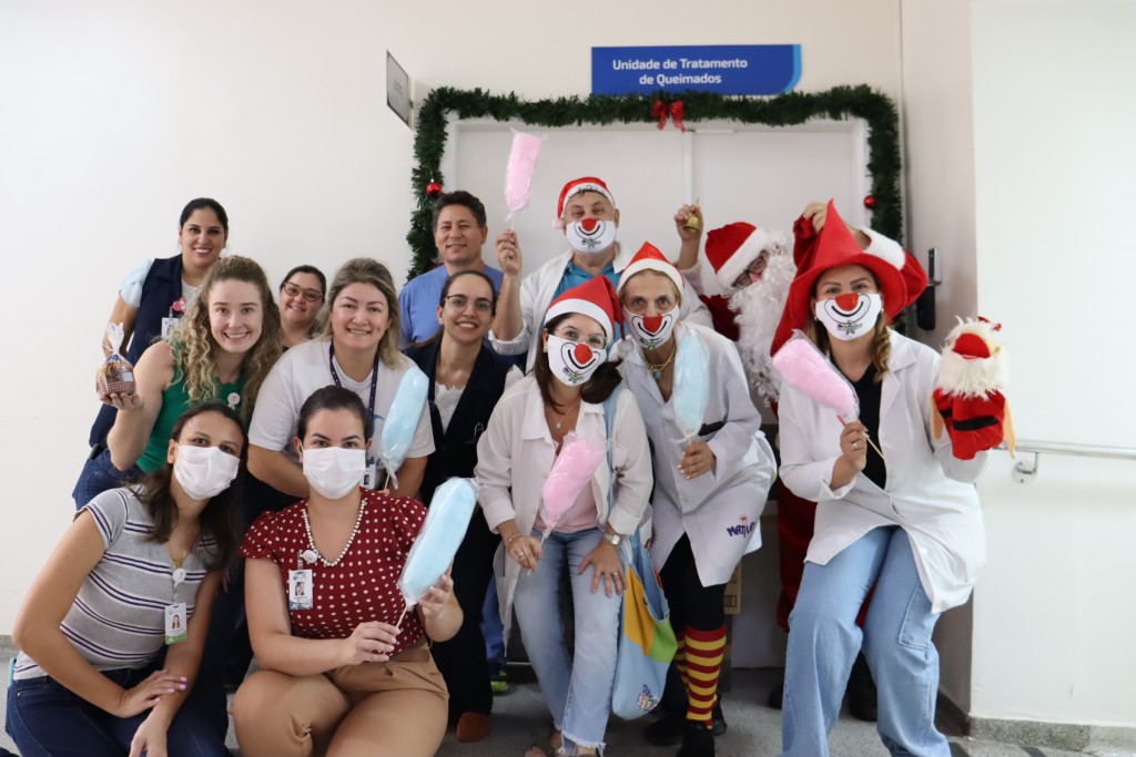 Ação solidária de Natal leva alegria às crianças no Hospital Padre Albino