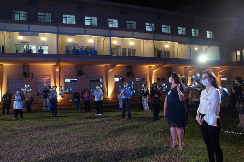 Balões no céu e chuva de bênçãos marcam homenagem a colaboradores da linha de frente de combate à COVID-19 da URA do 