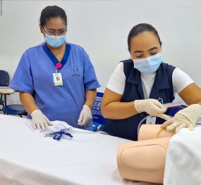 Profissionais do HEC participam de treinamento sobre cateterismo vesical